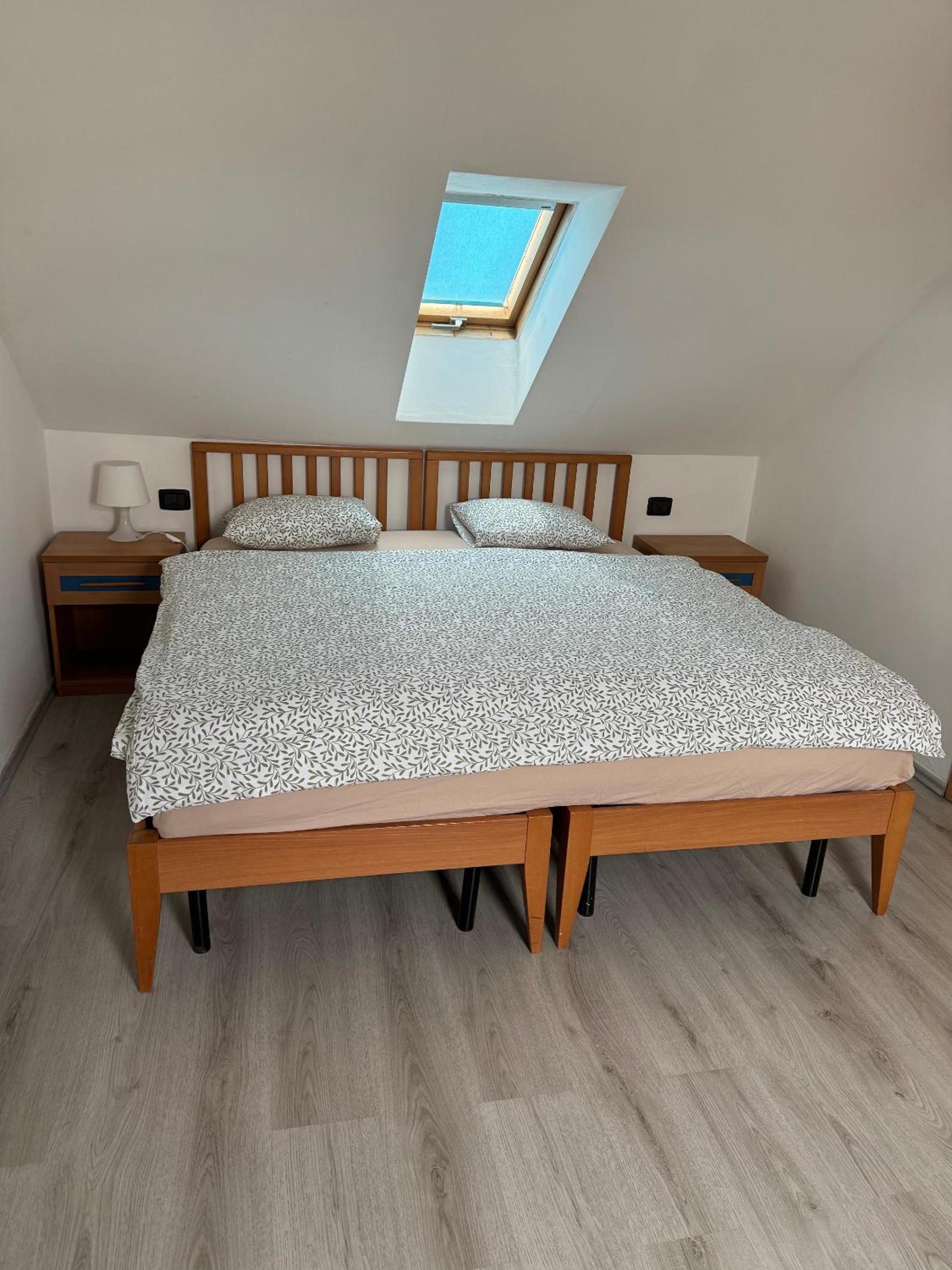 1 Bed Flat - Sleeps 4 - Pets - Smoking on terrace