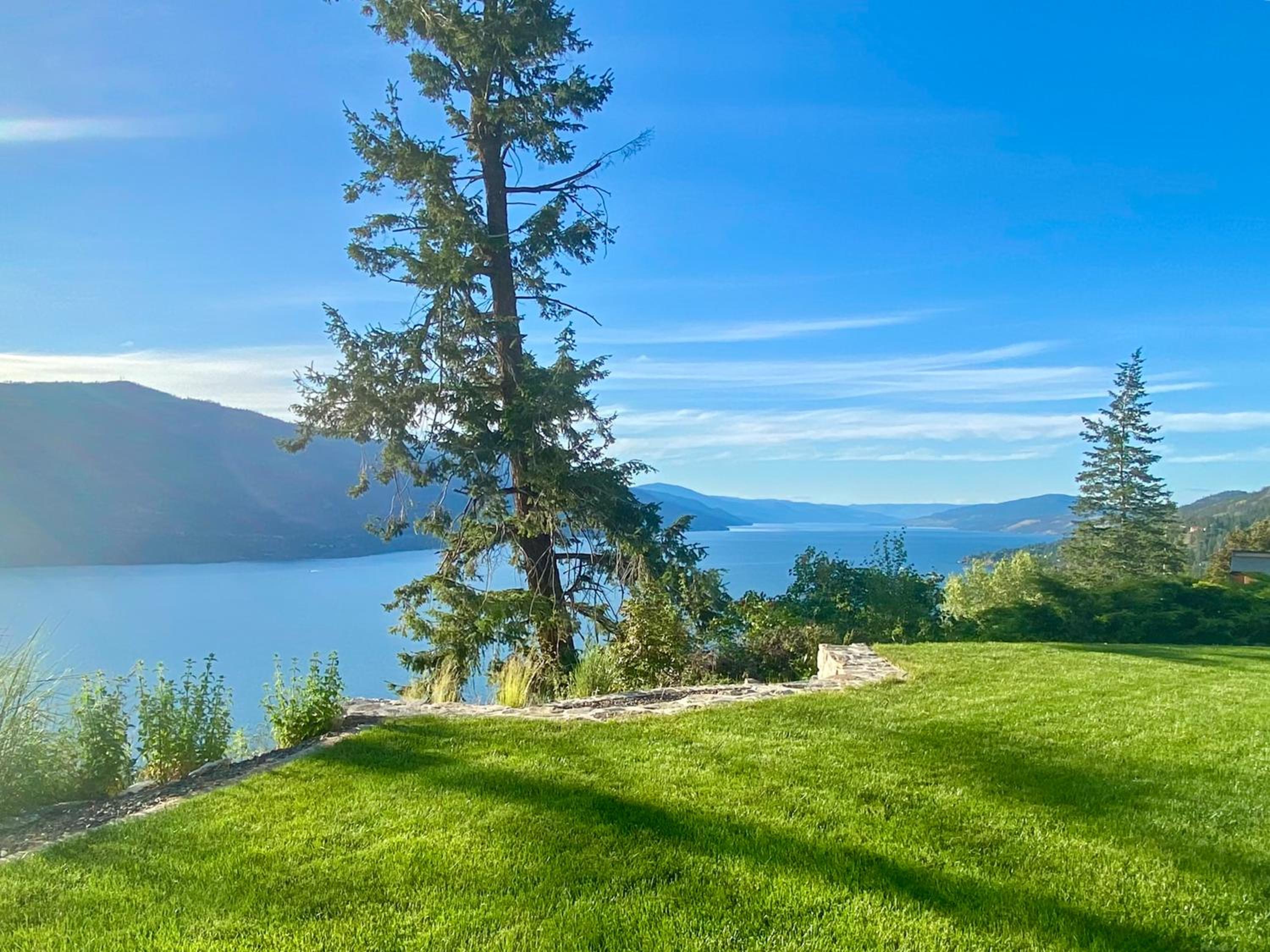 Kelowfornia Lakeview Retreat