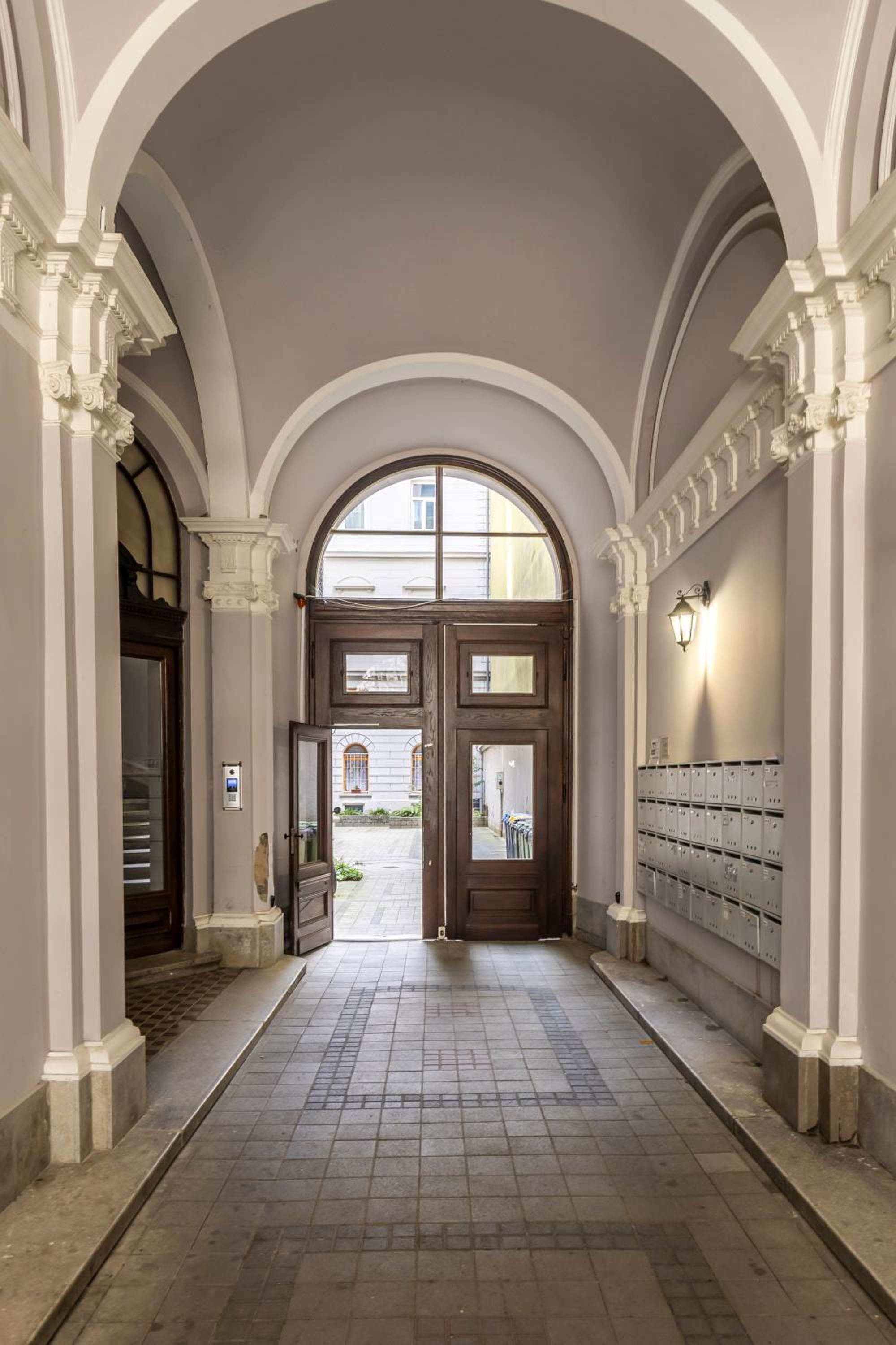 Palace district luxury apartment