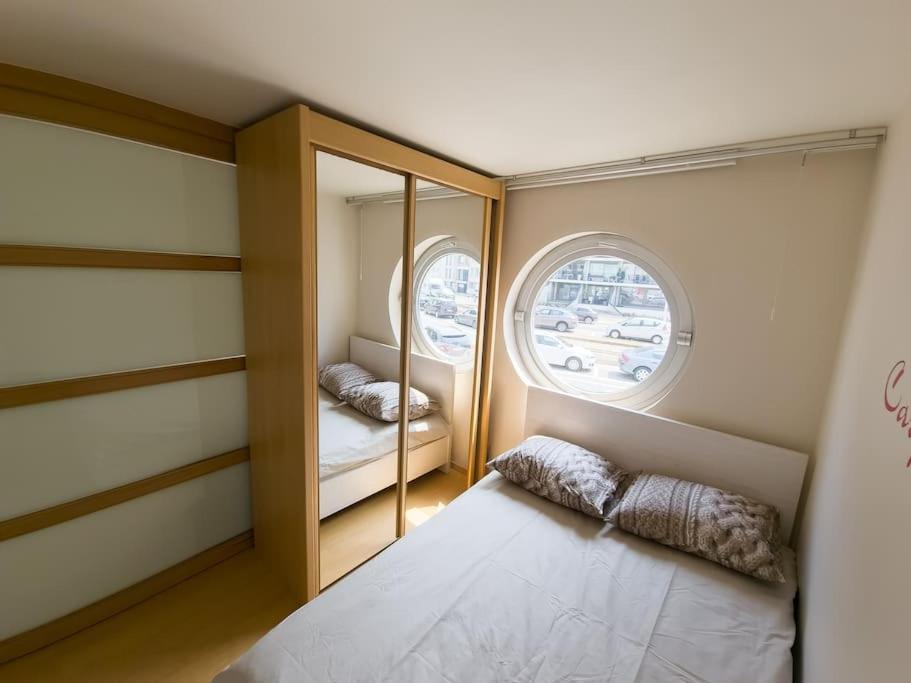 Cozy studio with pool close to the sea