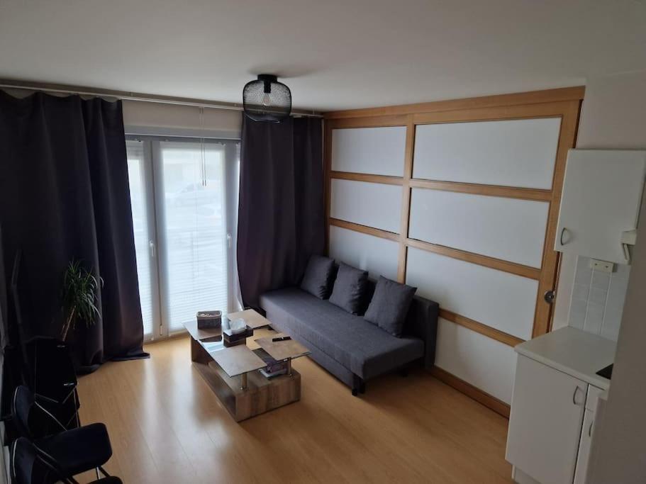 Cozy studio with pool close to the sea