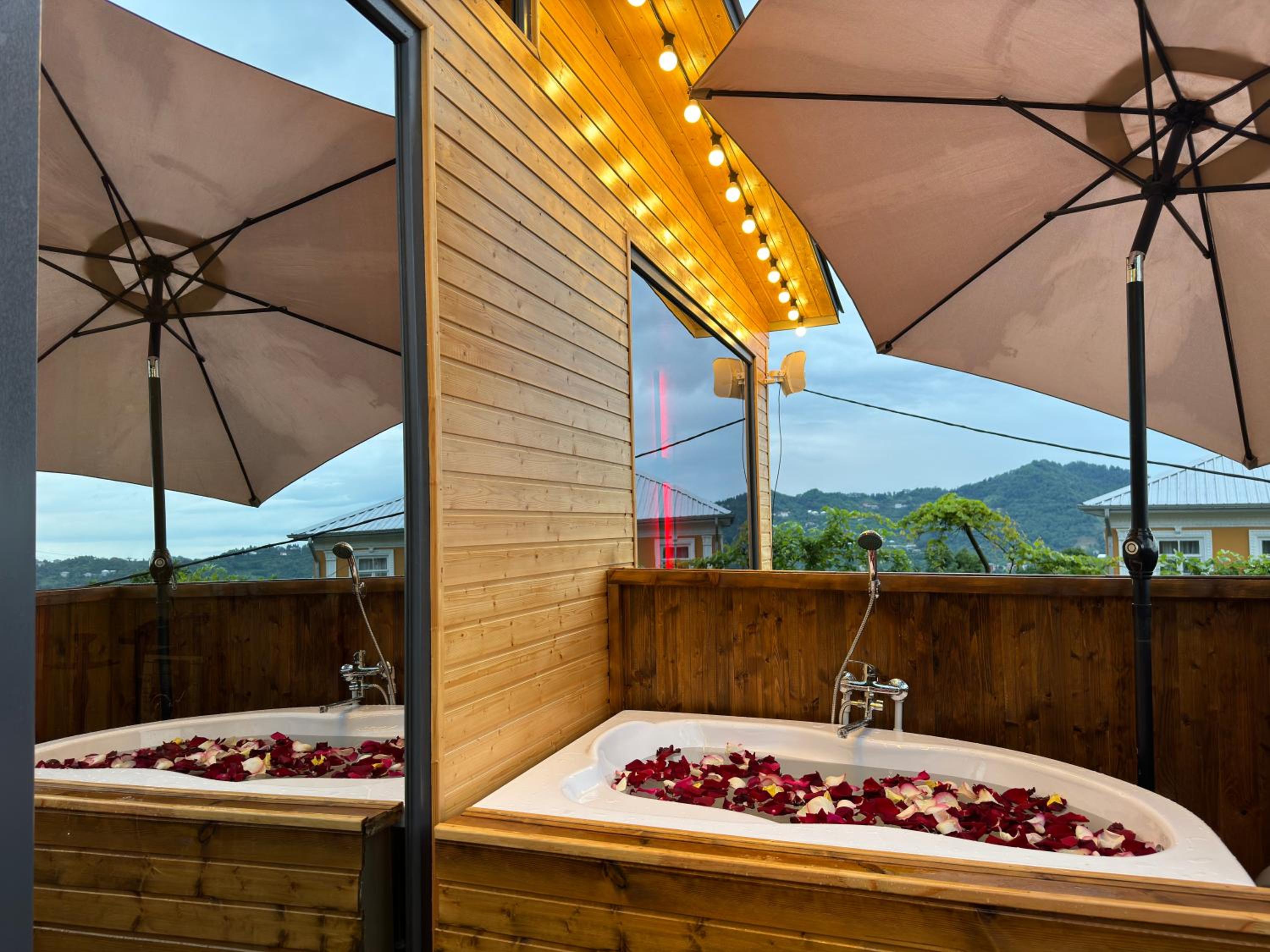 Uptown Batumi Yard & Jacuzzi