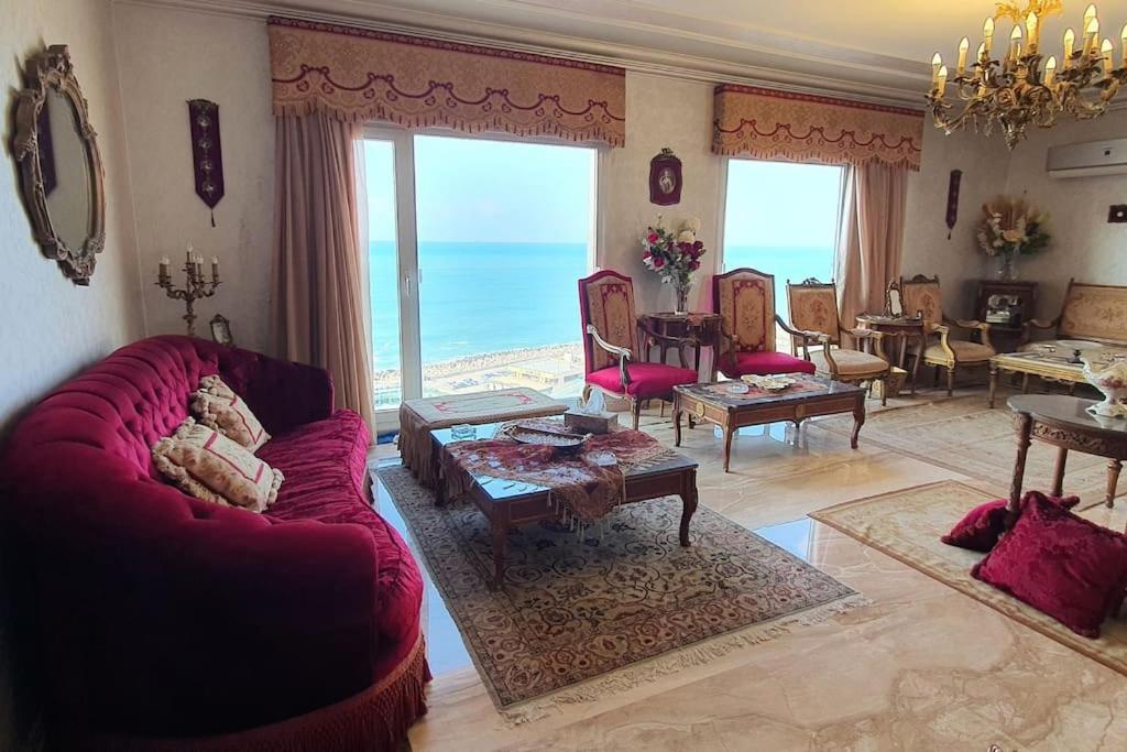 Beachfront Apartment in Alexandria