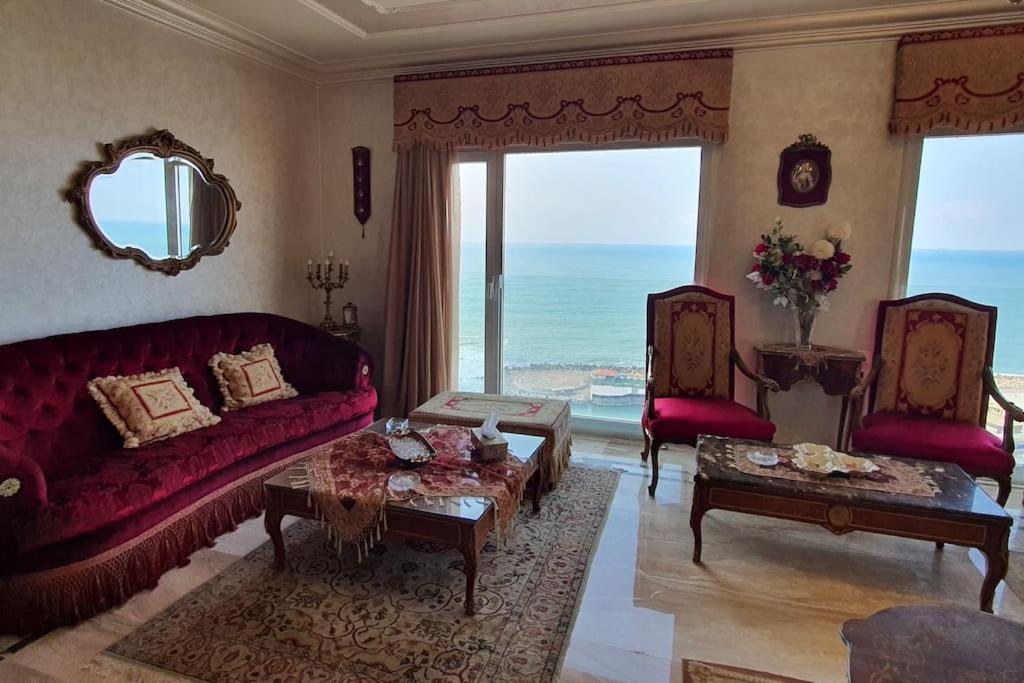 Beachfront Apartment in Alexandria