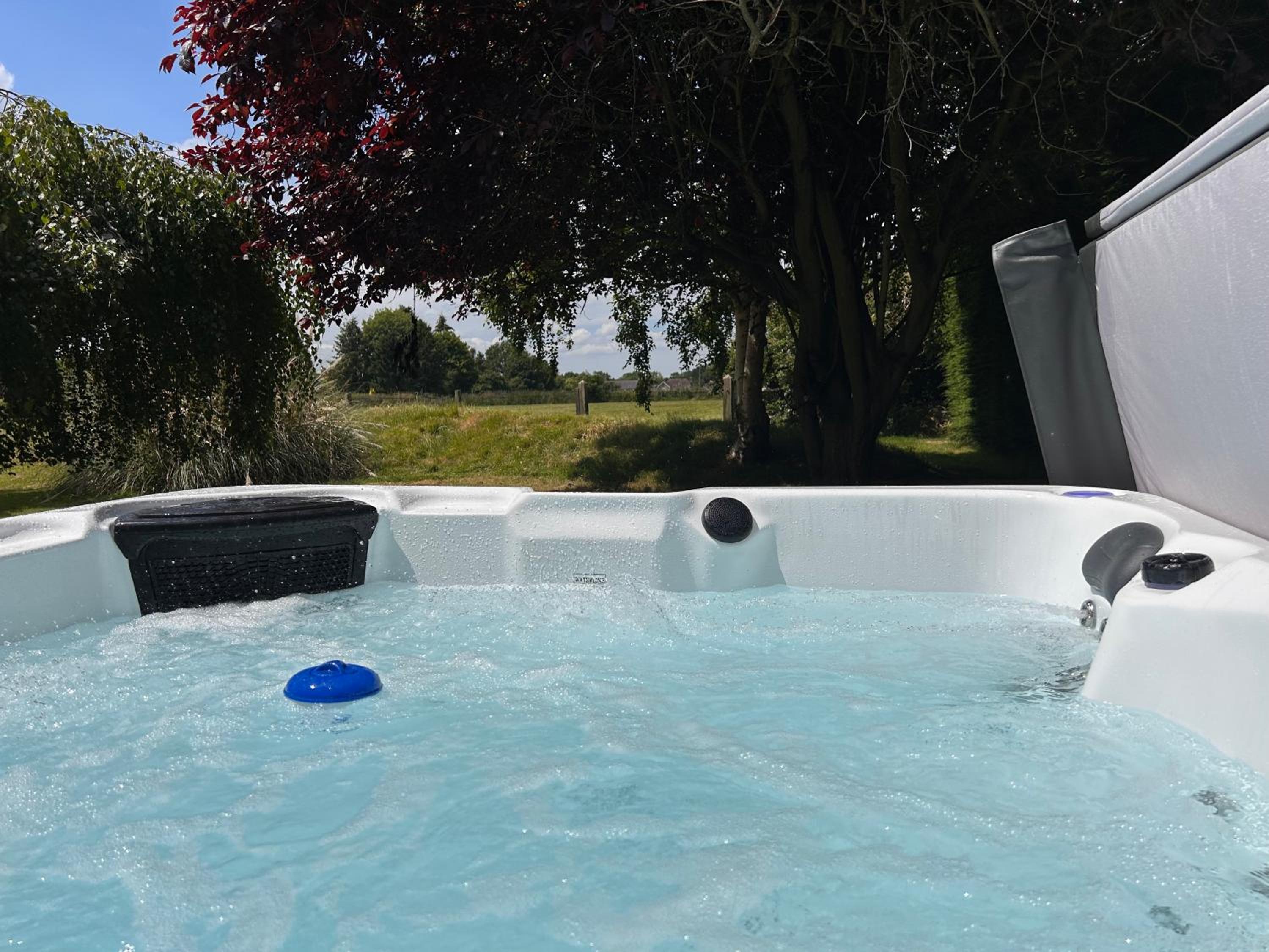 Court Lane Stables - Premium Rural Retreat with Hot Tub