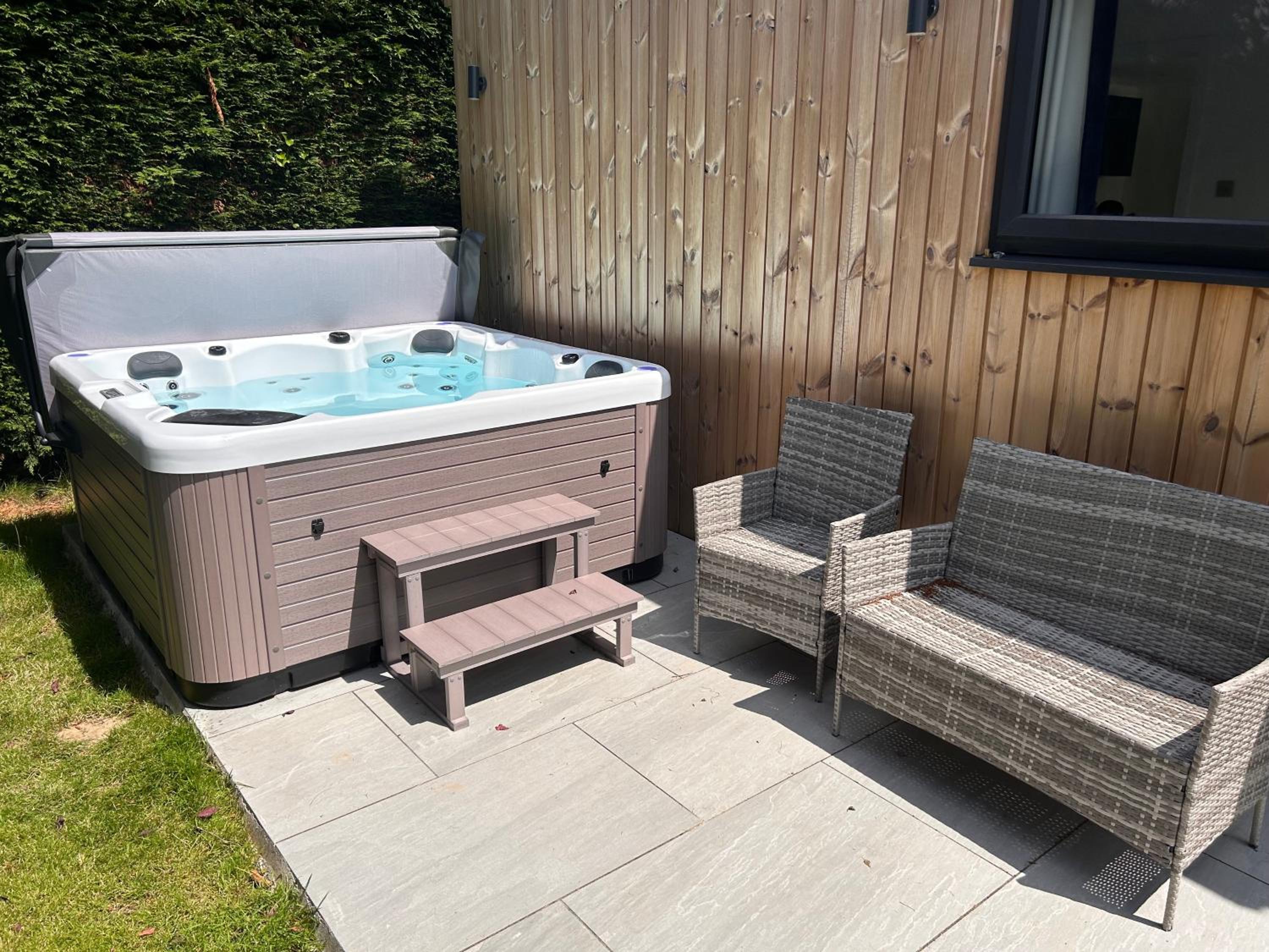 Court Lane Stables - Premium Rural Retreat with Hot Tub