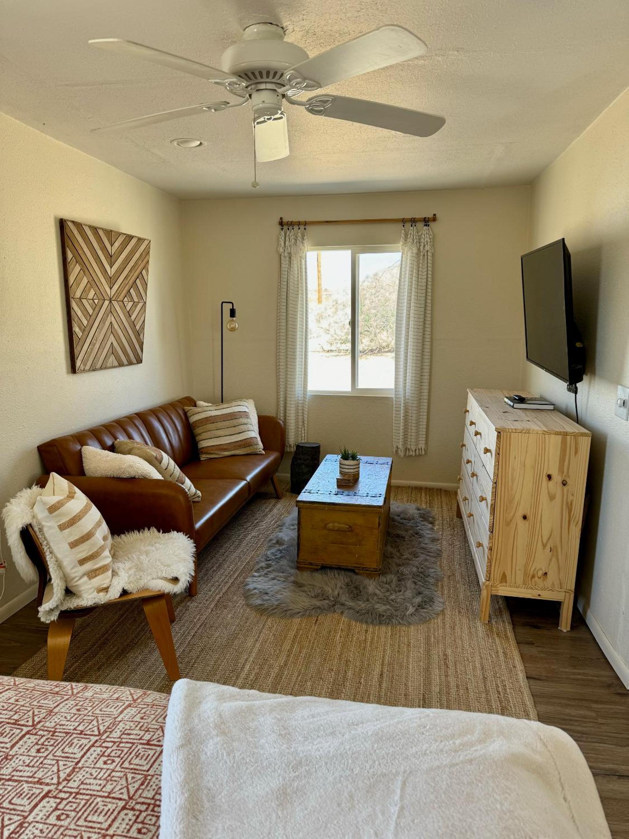 Casa Agave: Comfy Joshua Tree Cottage With Free Breakfast Bar