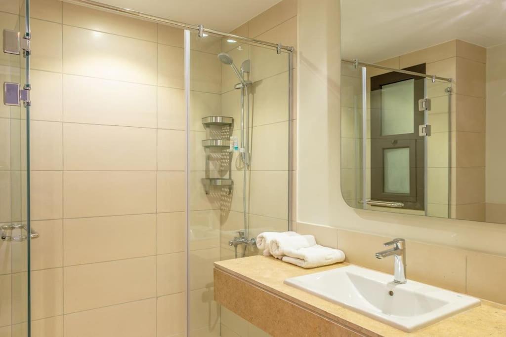 Sunny 1BR Retreat Newest Project Shedwan El Gouna Lagoon & Pool view 3