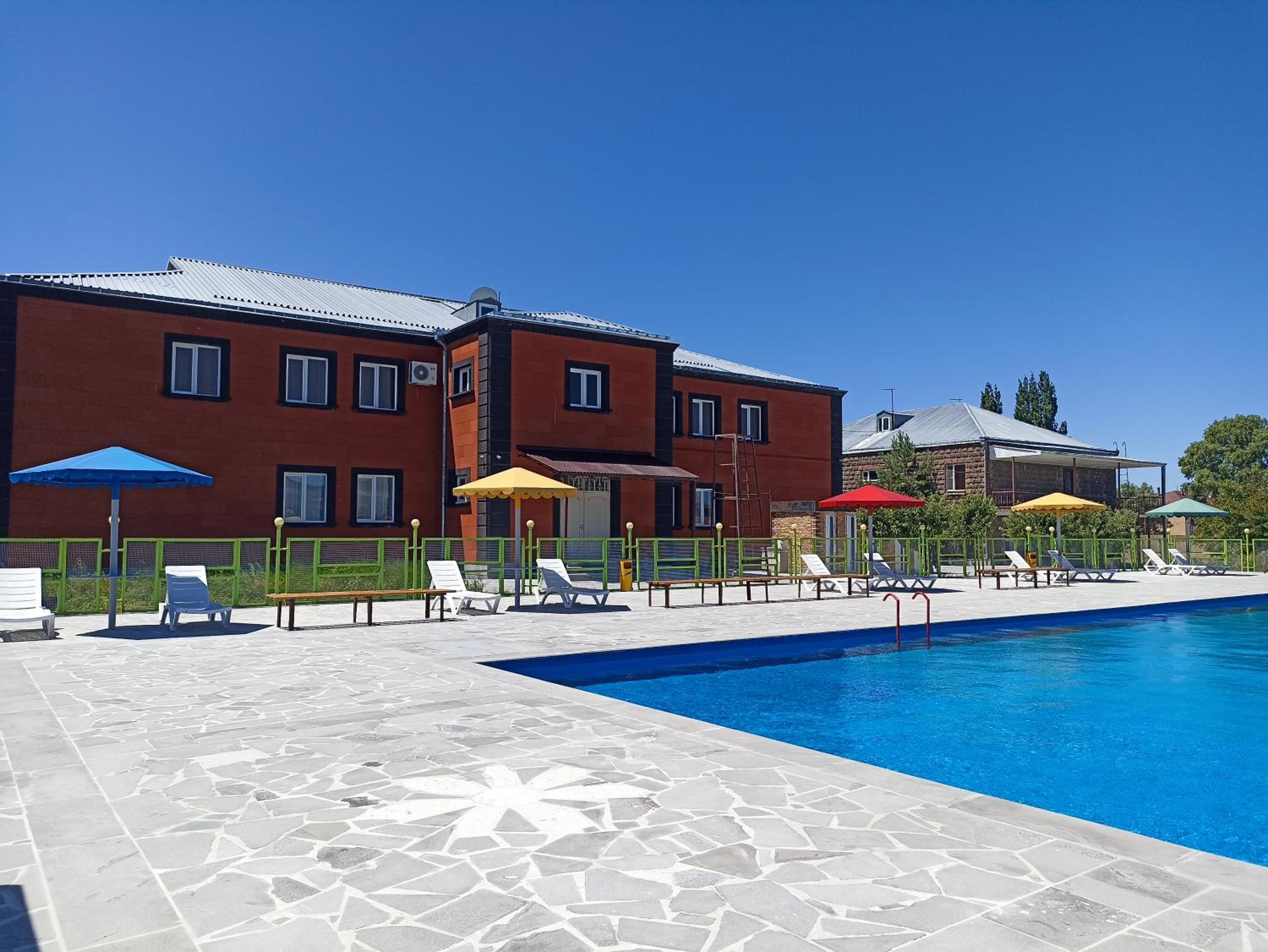 Erazank Hotel