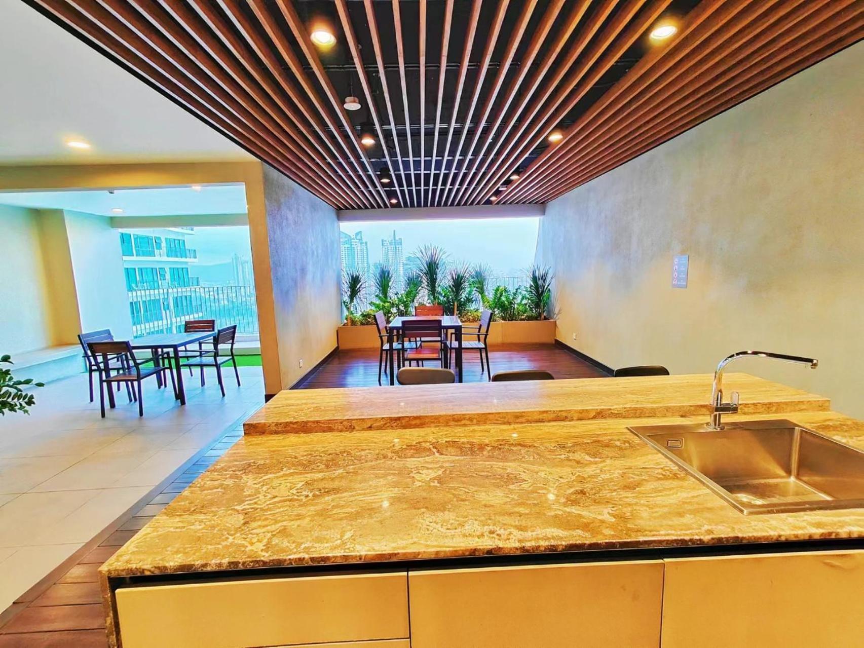 Central KL City Condo with Balcony Infinity Pool & LRT MRT & KLCC Mall Access