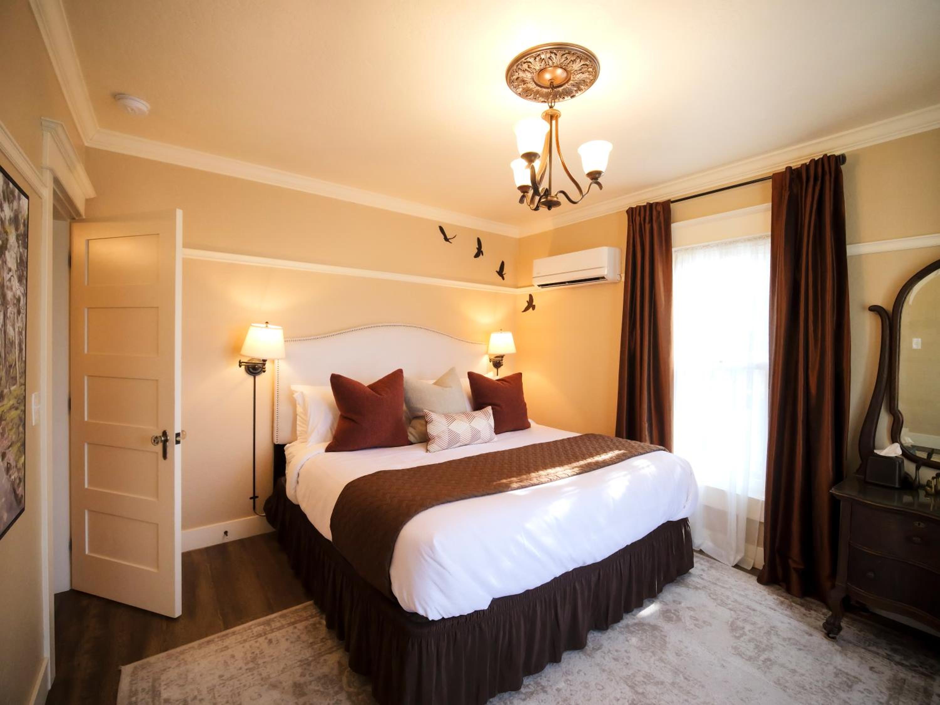 Ashland Vacations - Redtail Inn - 3 Suites Sleeps Up To 12 - Property Image 107