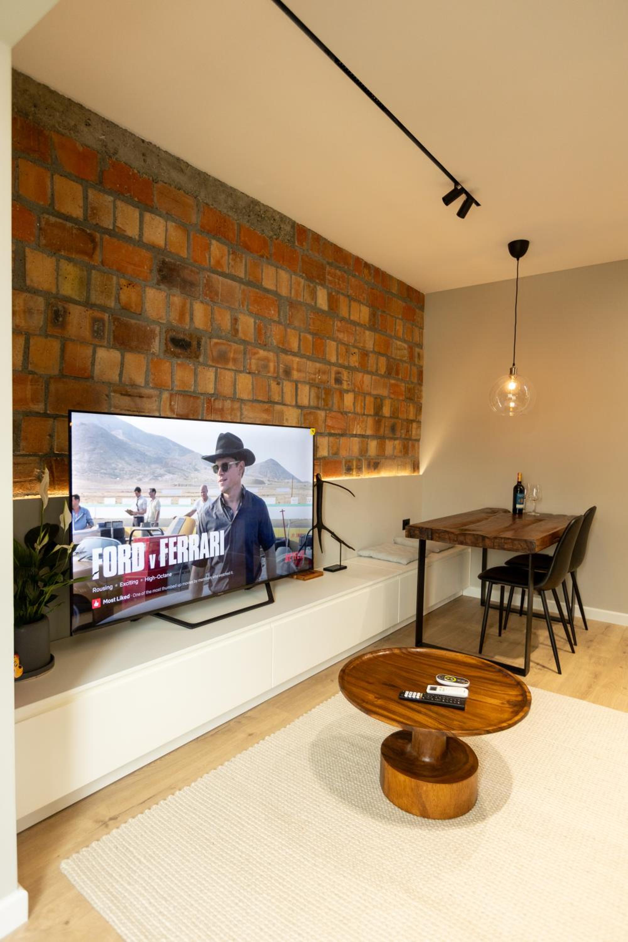 Pine Apartment