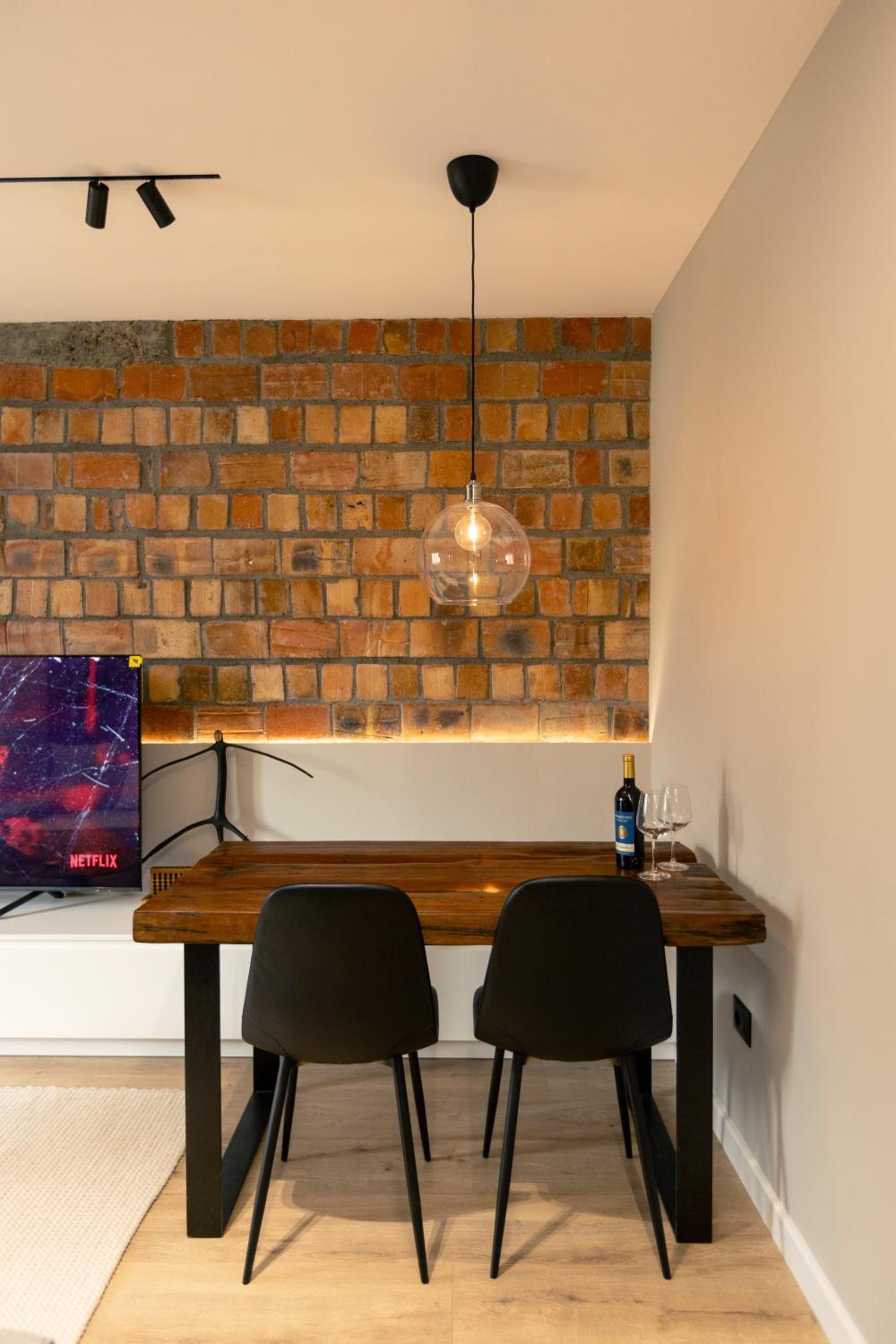 Pine Apartment