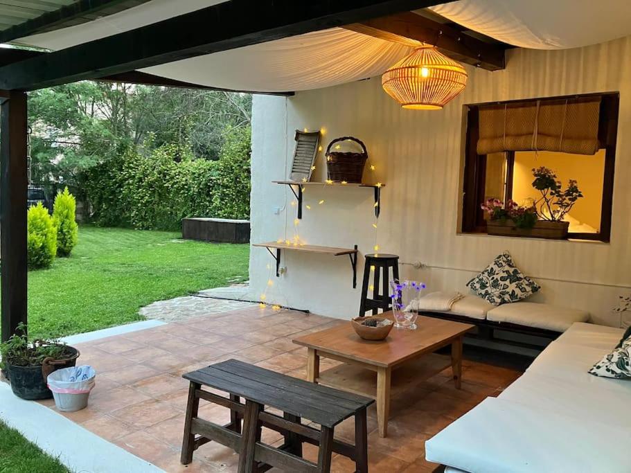 Casita Rural de Campo con Jardín Privado