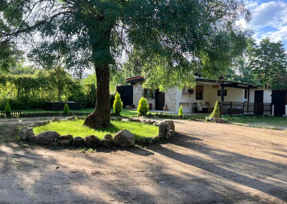 Casita Rural de Campo con Jardín Privado