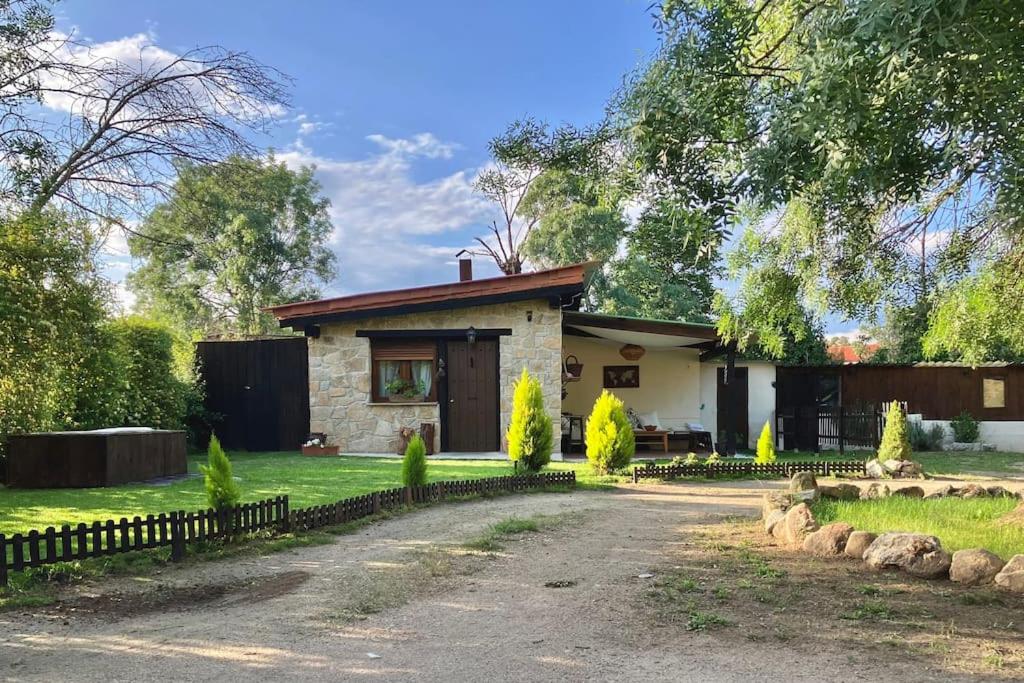 Casita Rural de Campo con Jardín Privado