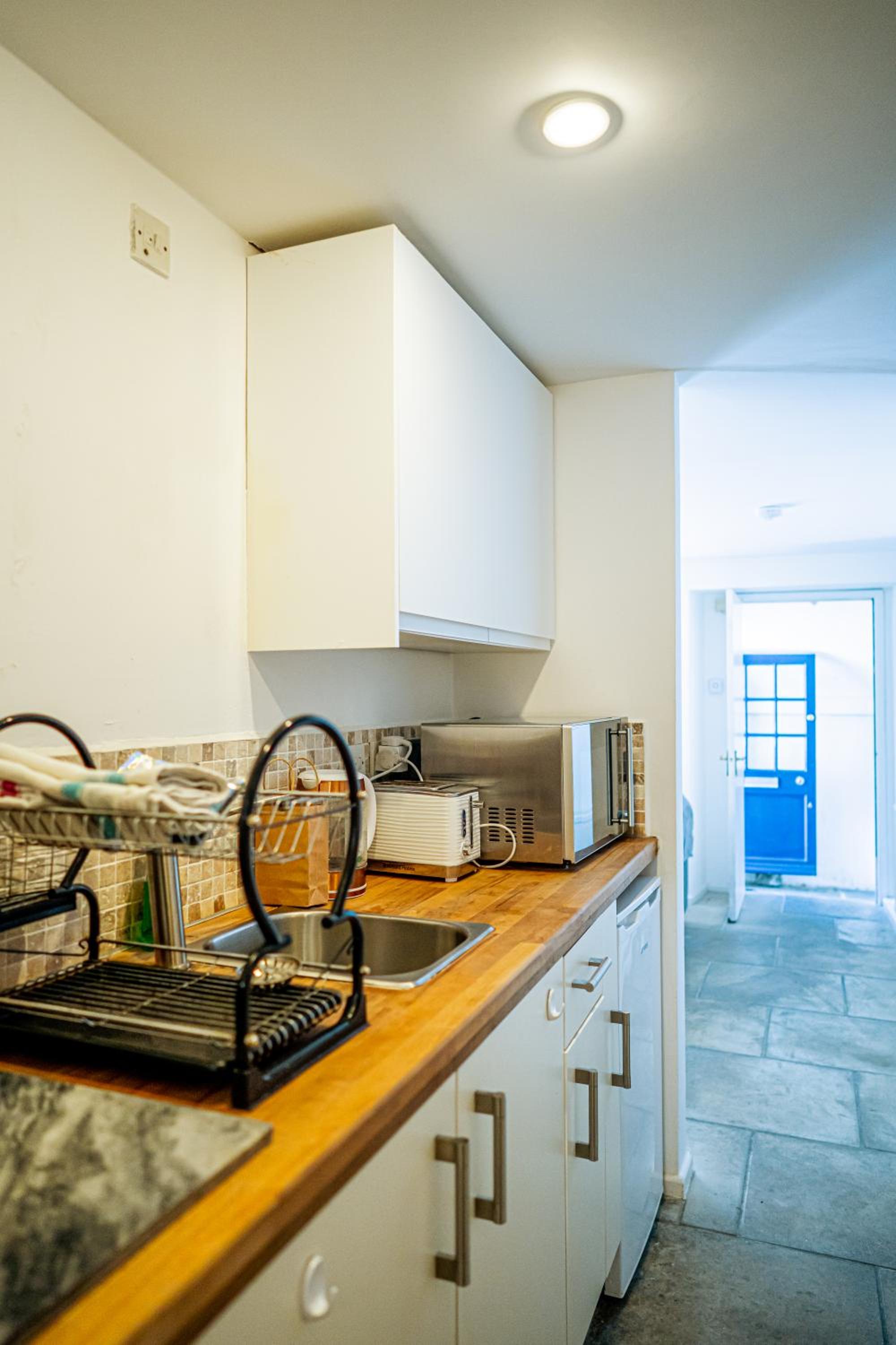 Penryn, Cornwall, Garden Flat with Private Parking view 2