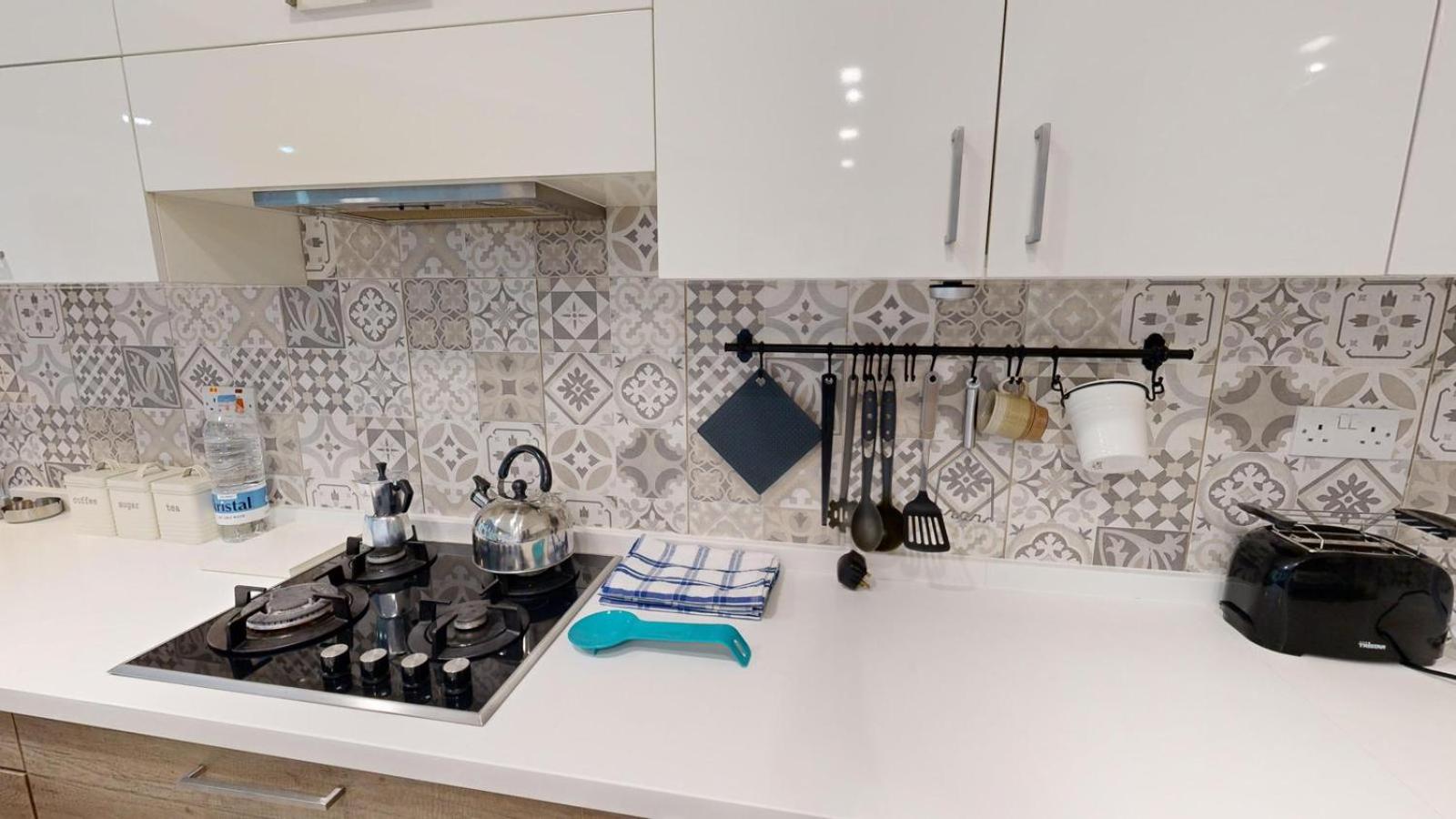 Urban Retreat Family Apartment with BBQ photo 4
