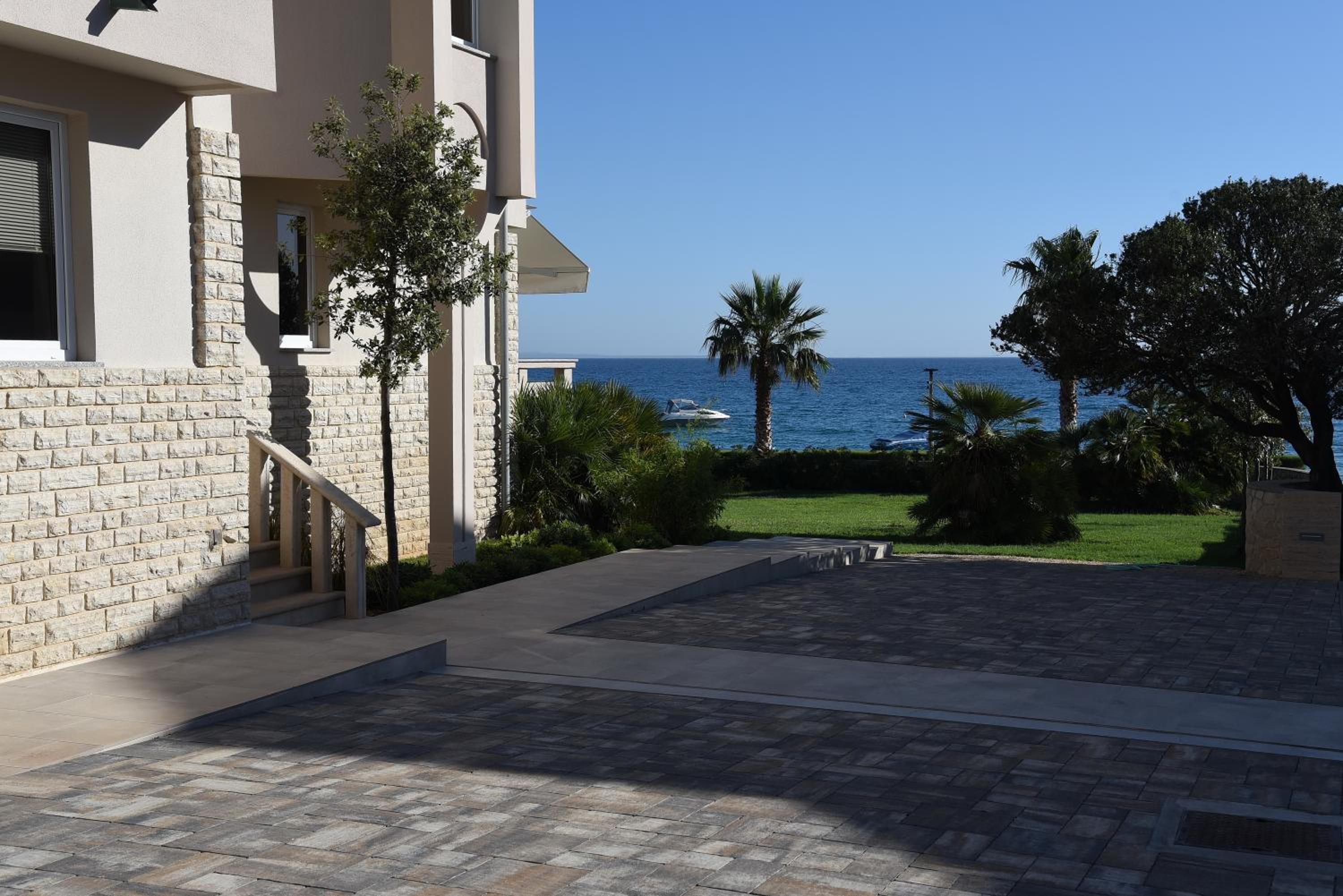 Hotel Suites Villa Ropuš - Image 1