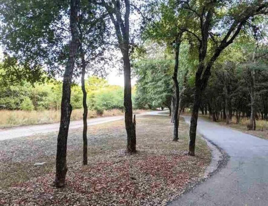 Las Sombras #802 Stylish condo, Pool, close to Airport, NE Hosp, Fort SH, Randall AFB view 4