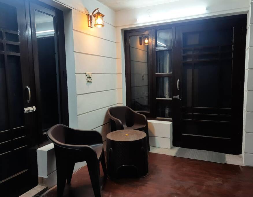 core2crust-3BHK Entire 1st Floor- Mall Road view 3