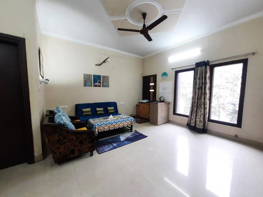 core2crust-3BHK Entire 1st Floor- Mall Road view 4
