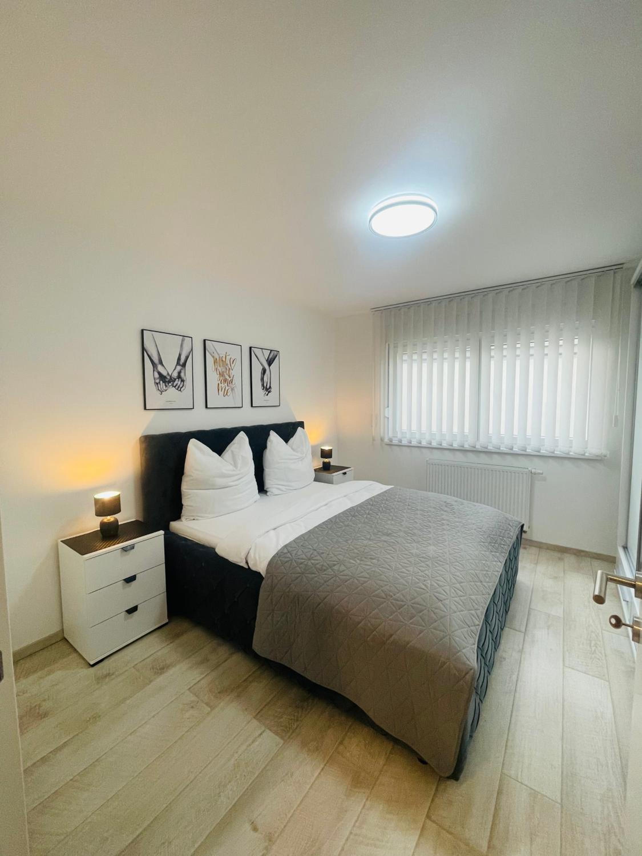 Happy Dreams Oasis Cazin, Modernes Apartment 60m2, WiFi & Balkon
