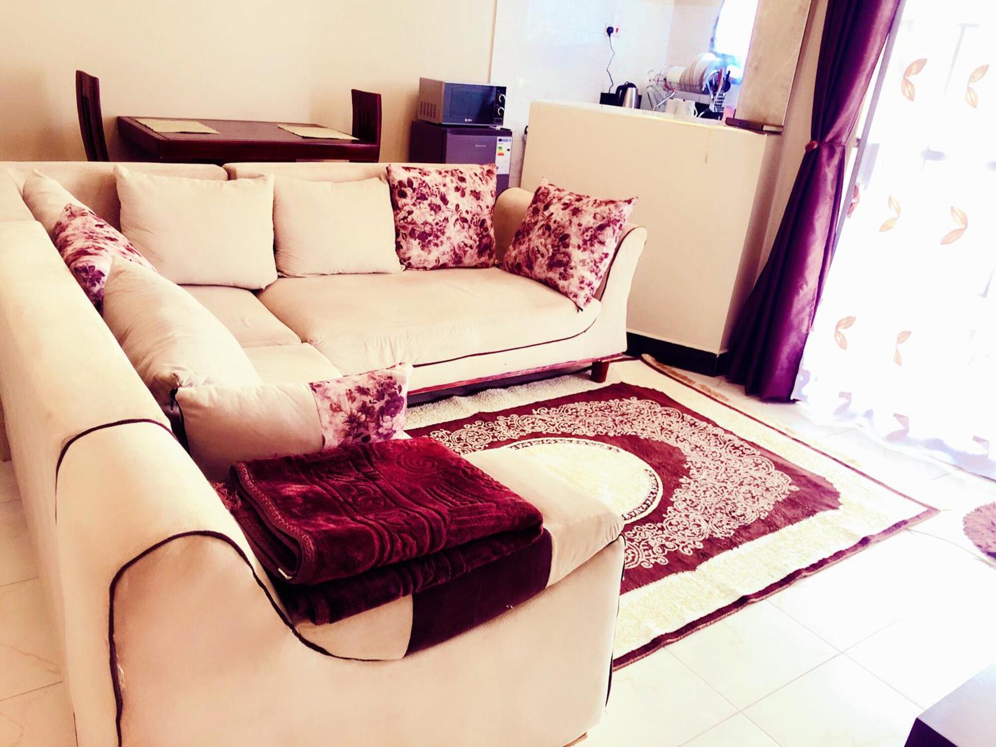 Zuri Comfy 1 view 4