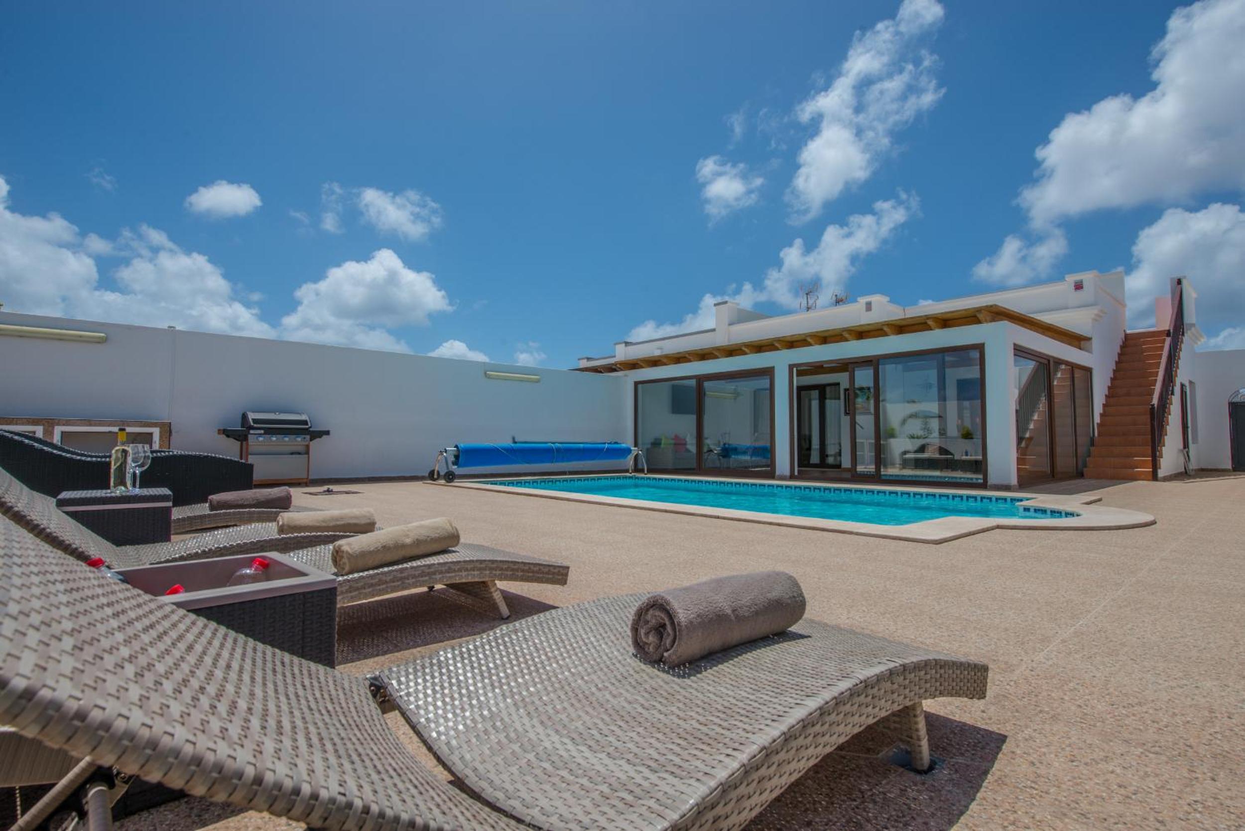 Villa Bonilla con piscina climatizada y jacuzzi