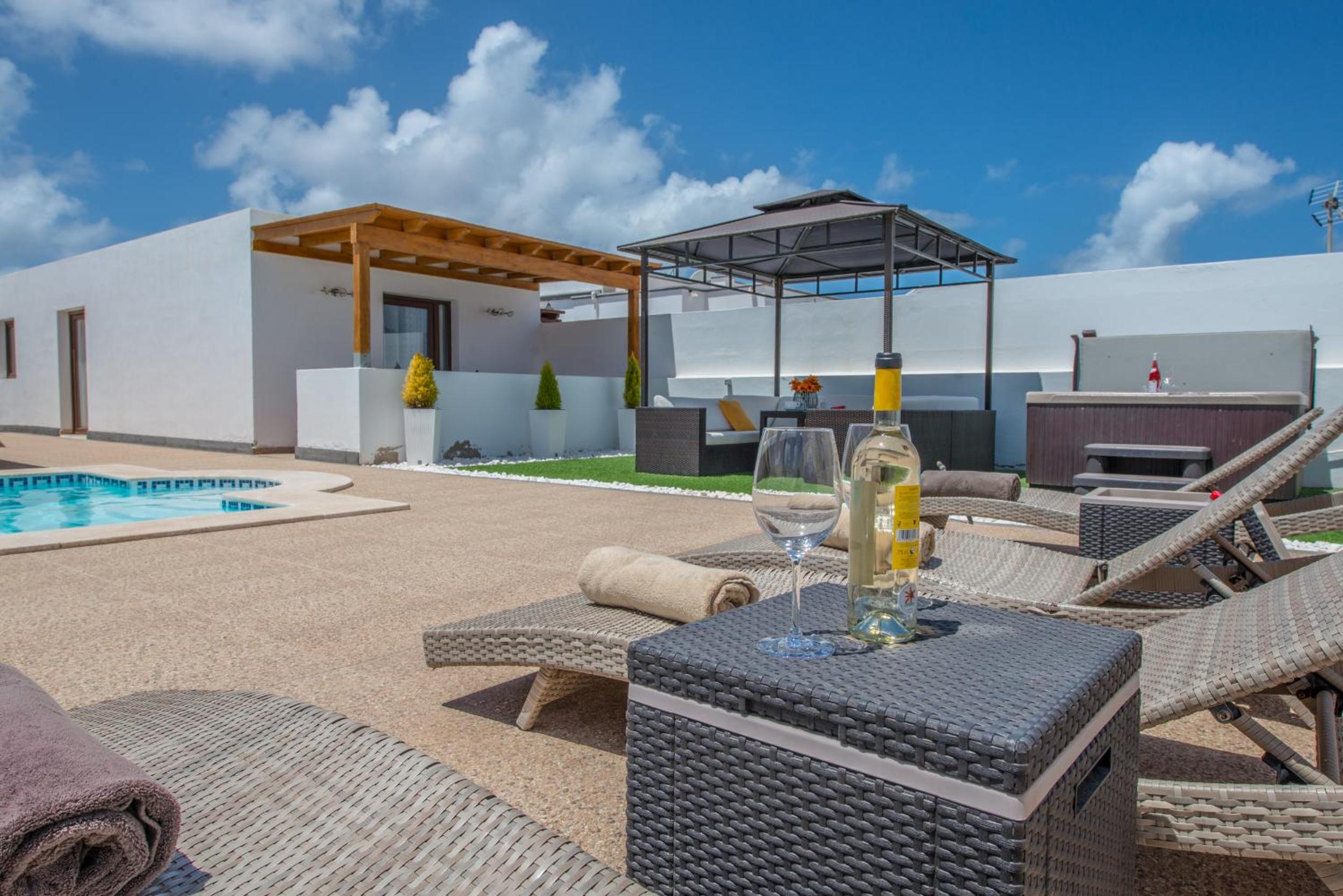 Villa Bonilla con piscina climatizada y jacuzzi