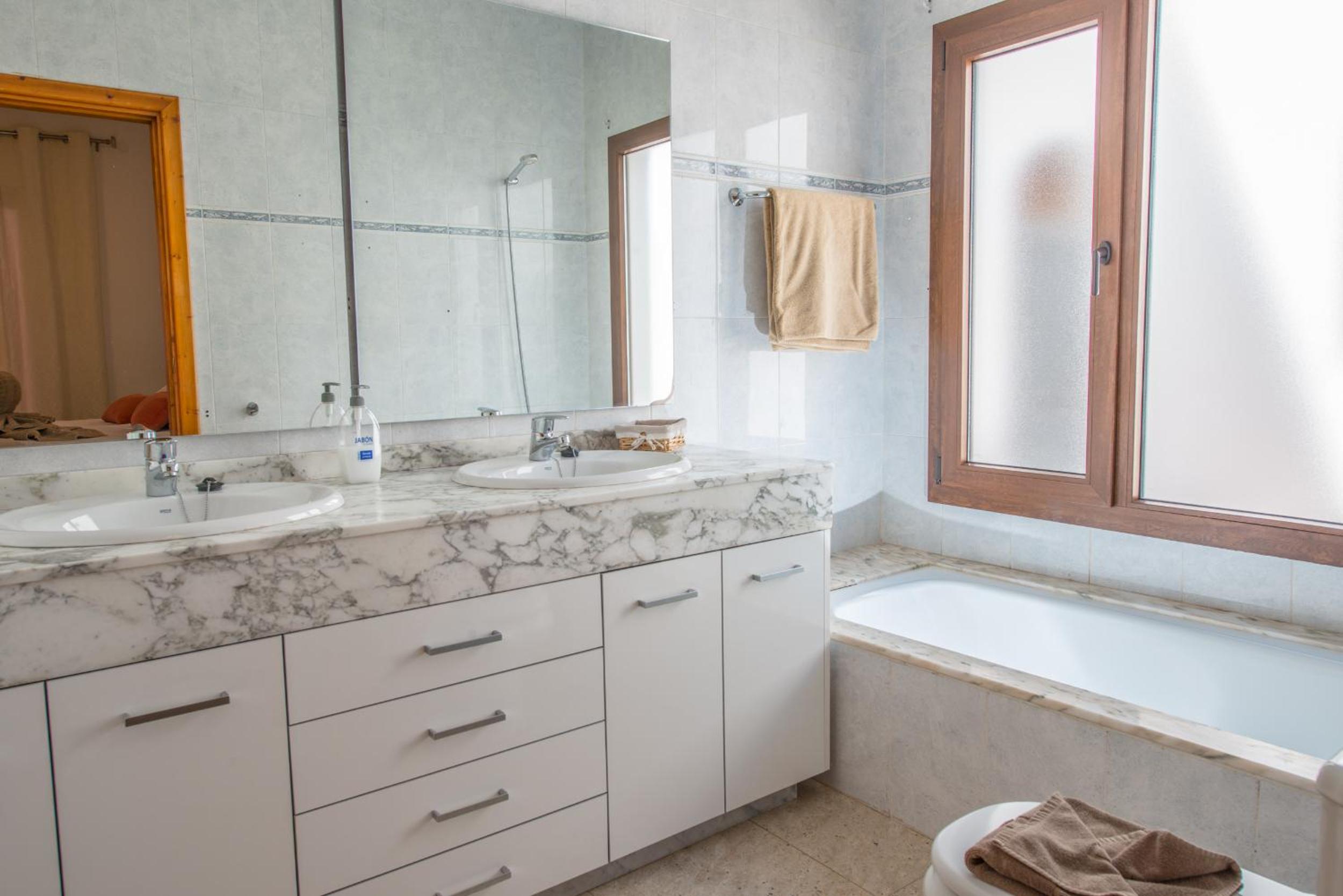 Villa Bonilla con piscina climatizada y jacuzzi