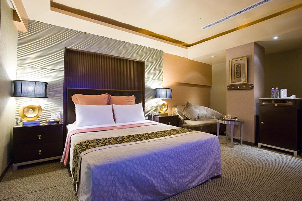 Crystal Business Motel