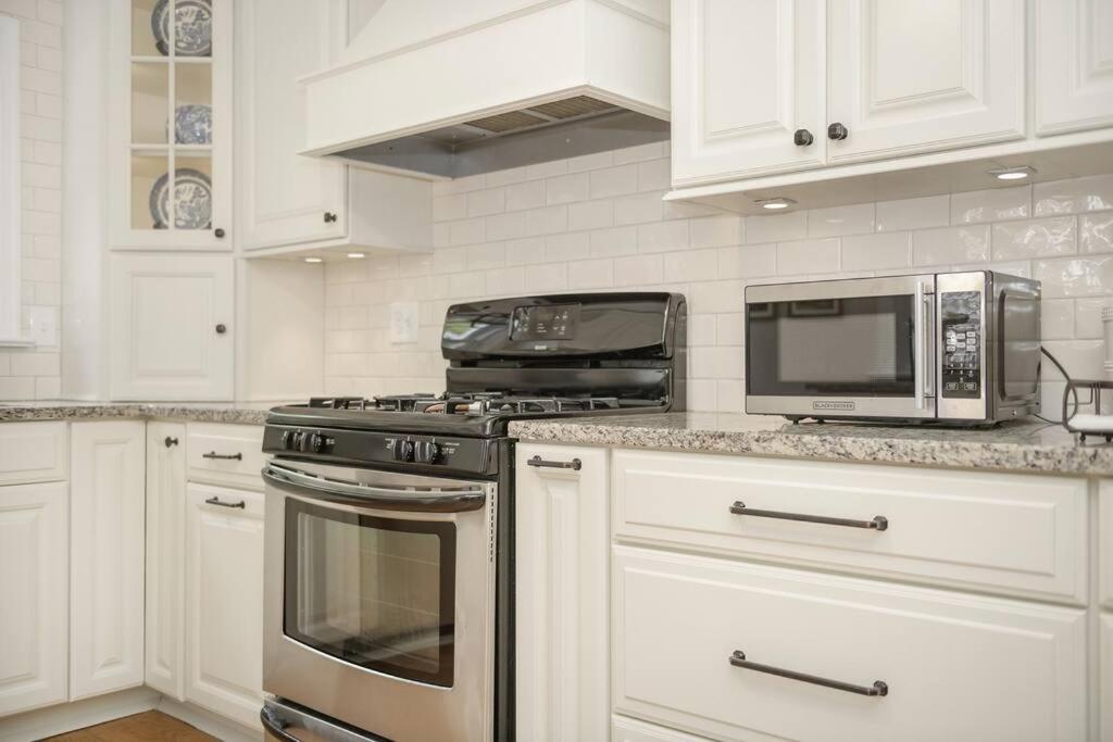 Charming Annapolis Townhome view 2