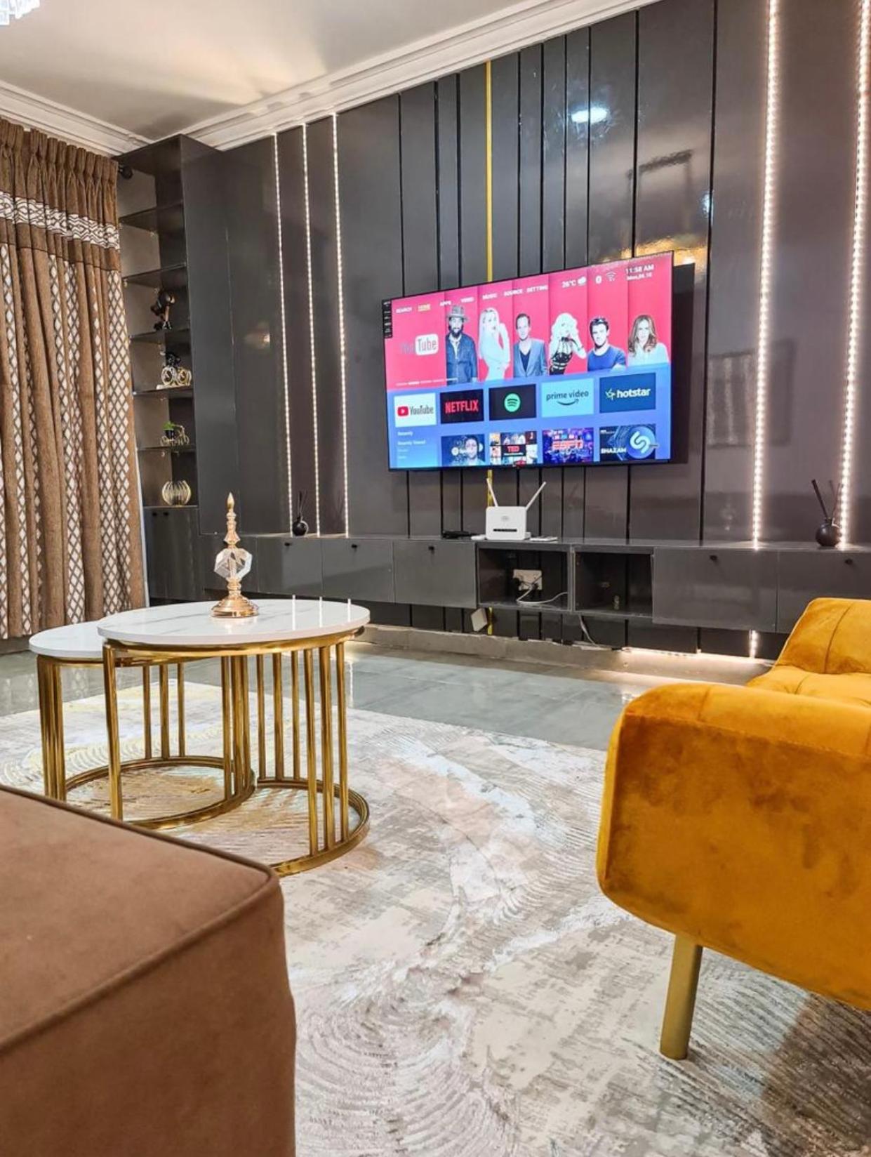 Apple apartment