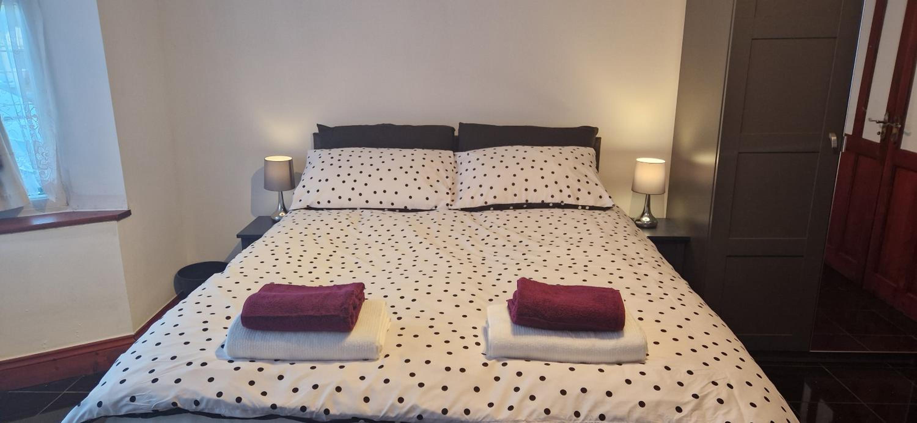 Large Double room near London Heathrow Airport view 2