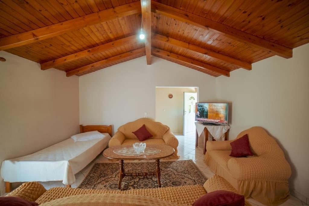 Cozy loft Big balcony all comfort Near Sarandë photo 2