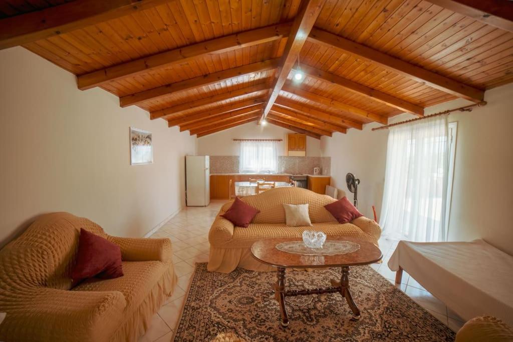 Cozy loft Big balcony all comfort Near Sarandë photo 3