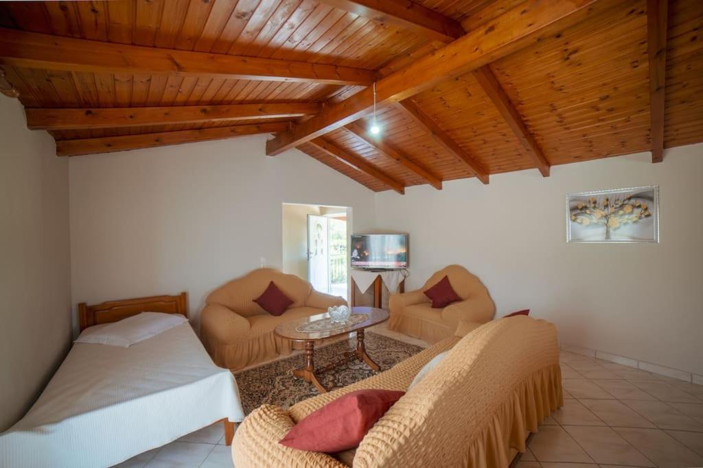 Cozy loft Big balcony all comfort Near Sarandë photo 4