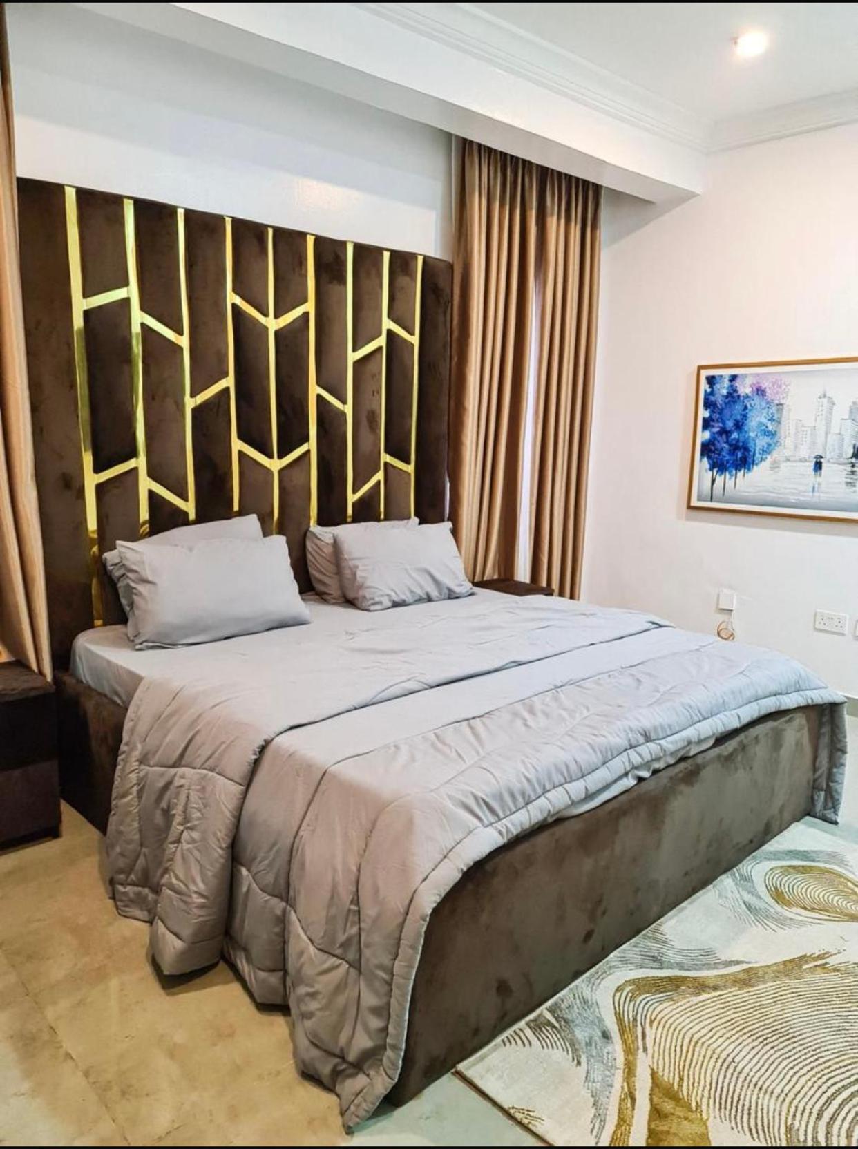 Apple apartment