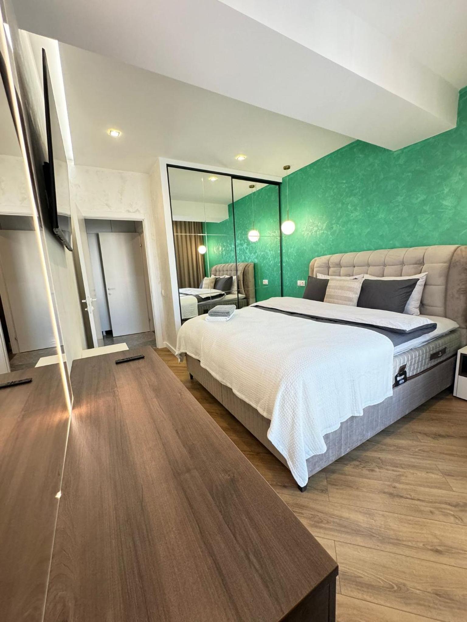 Top Deluxe Apartment in the Center view 3