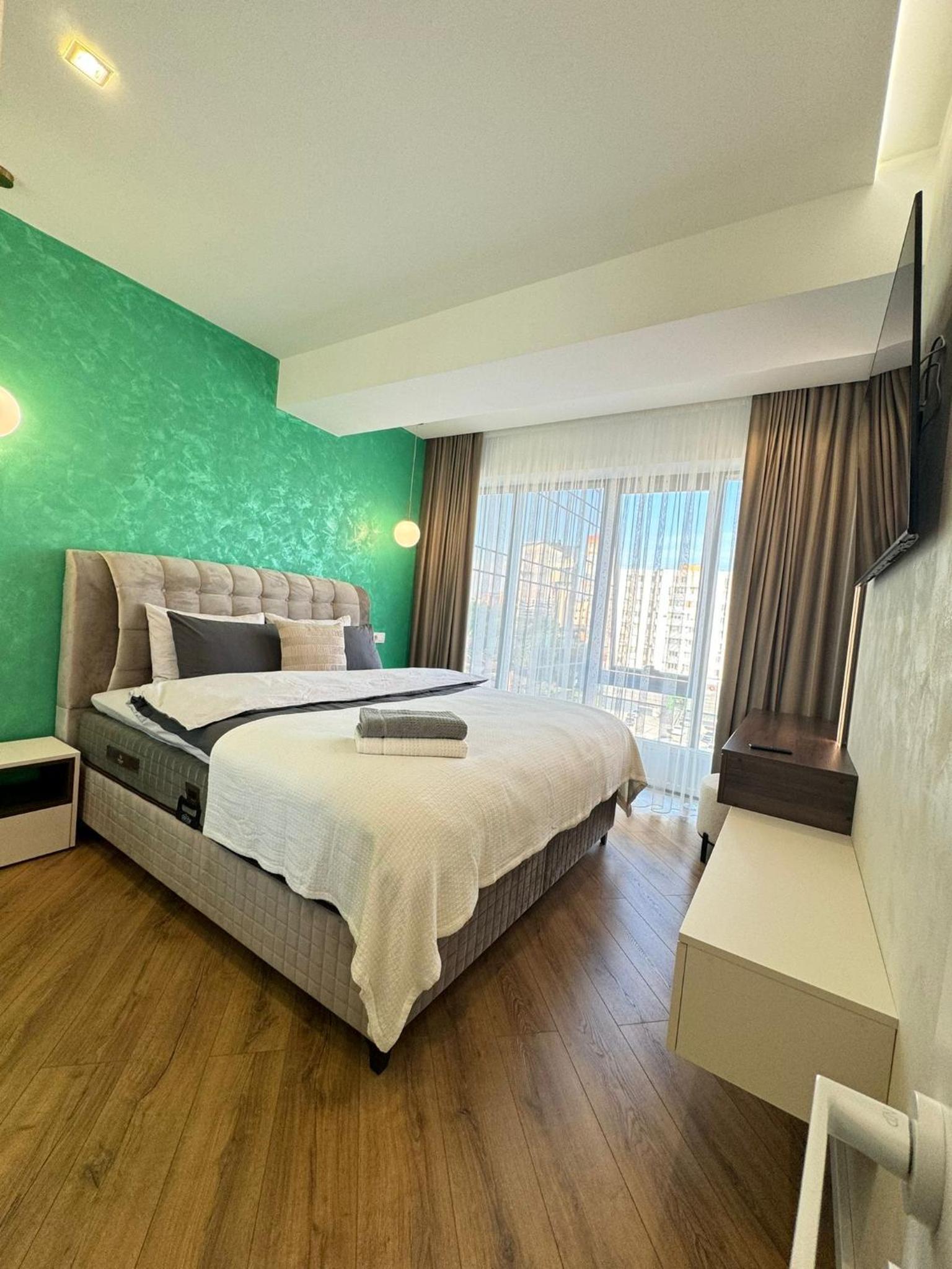 Top Deluxe Apartment in the Center view 4