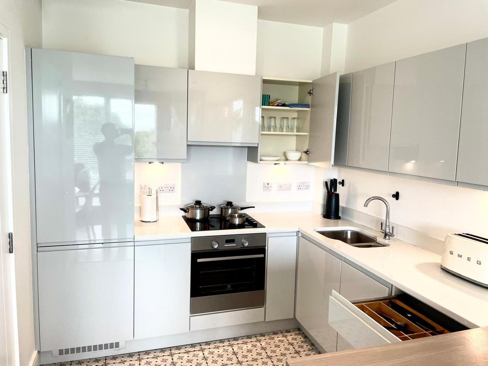 Wishie Homes- Entire Unit next to Luas Train Stop