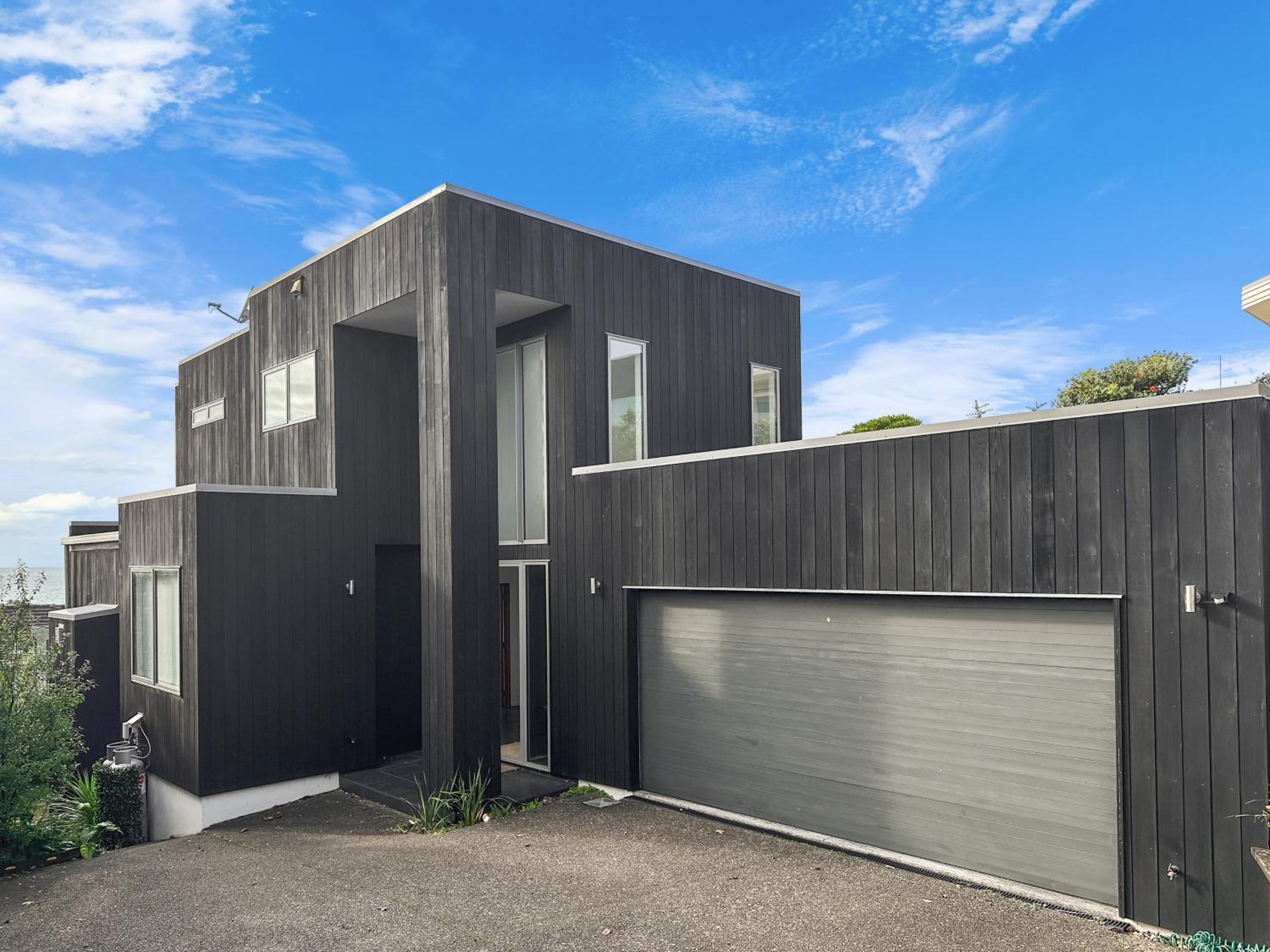Murrays Gem l Modern 4bed Stunner l Sea View & Spa! — Auckland