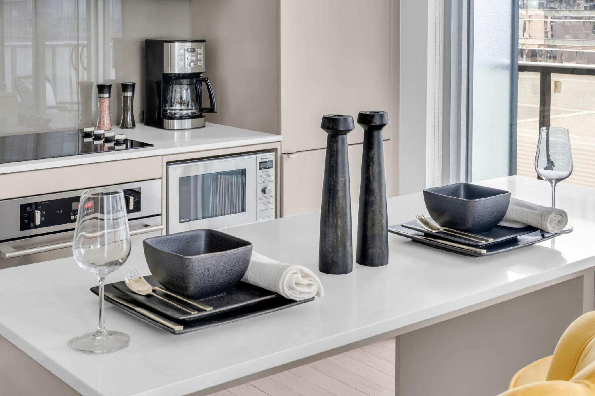 Bespoke 1BR Suite Entertainment District