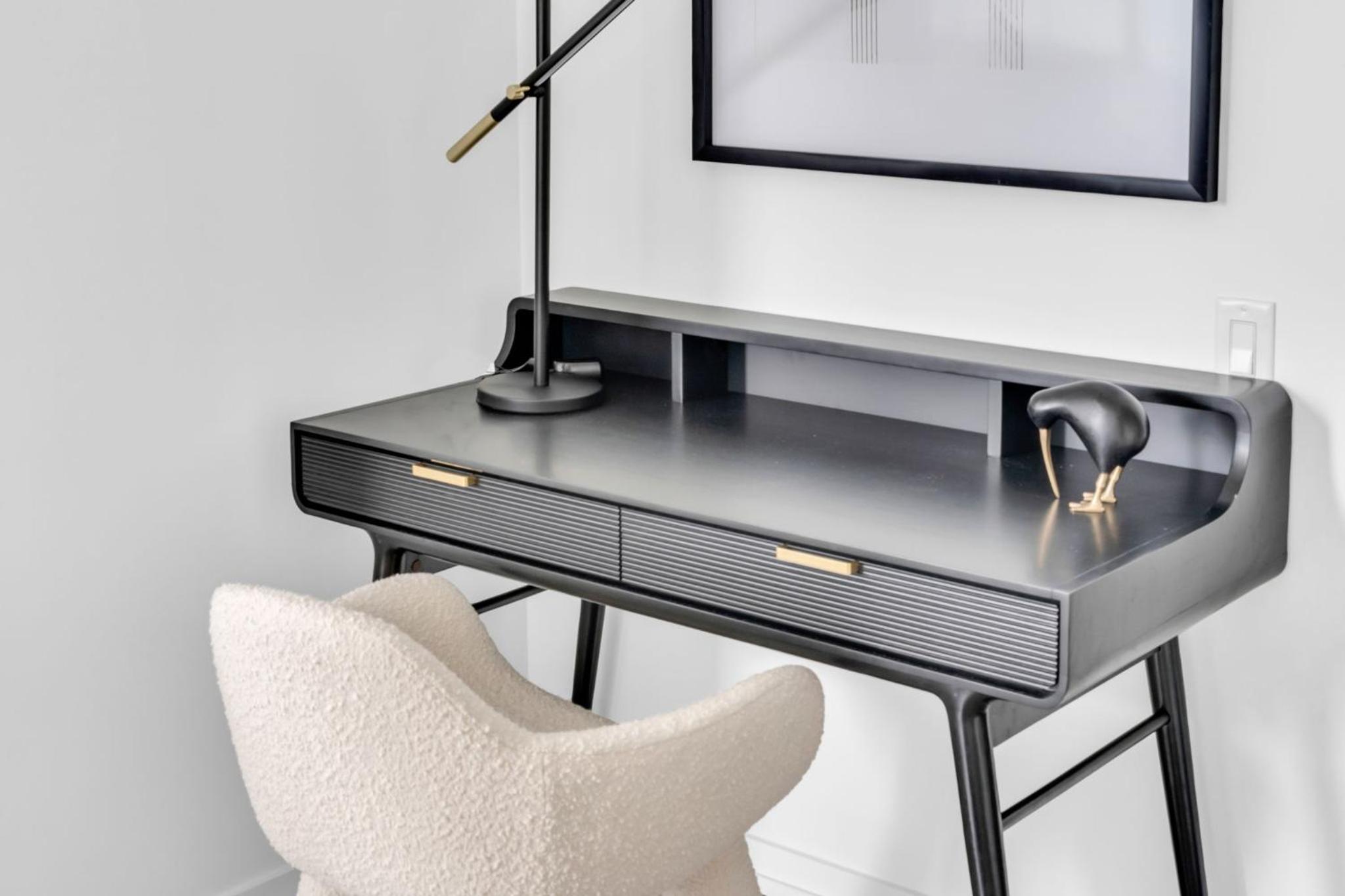 Bespoke 1BR Suite Entertainment District