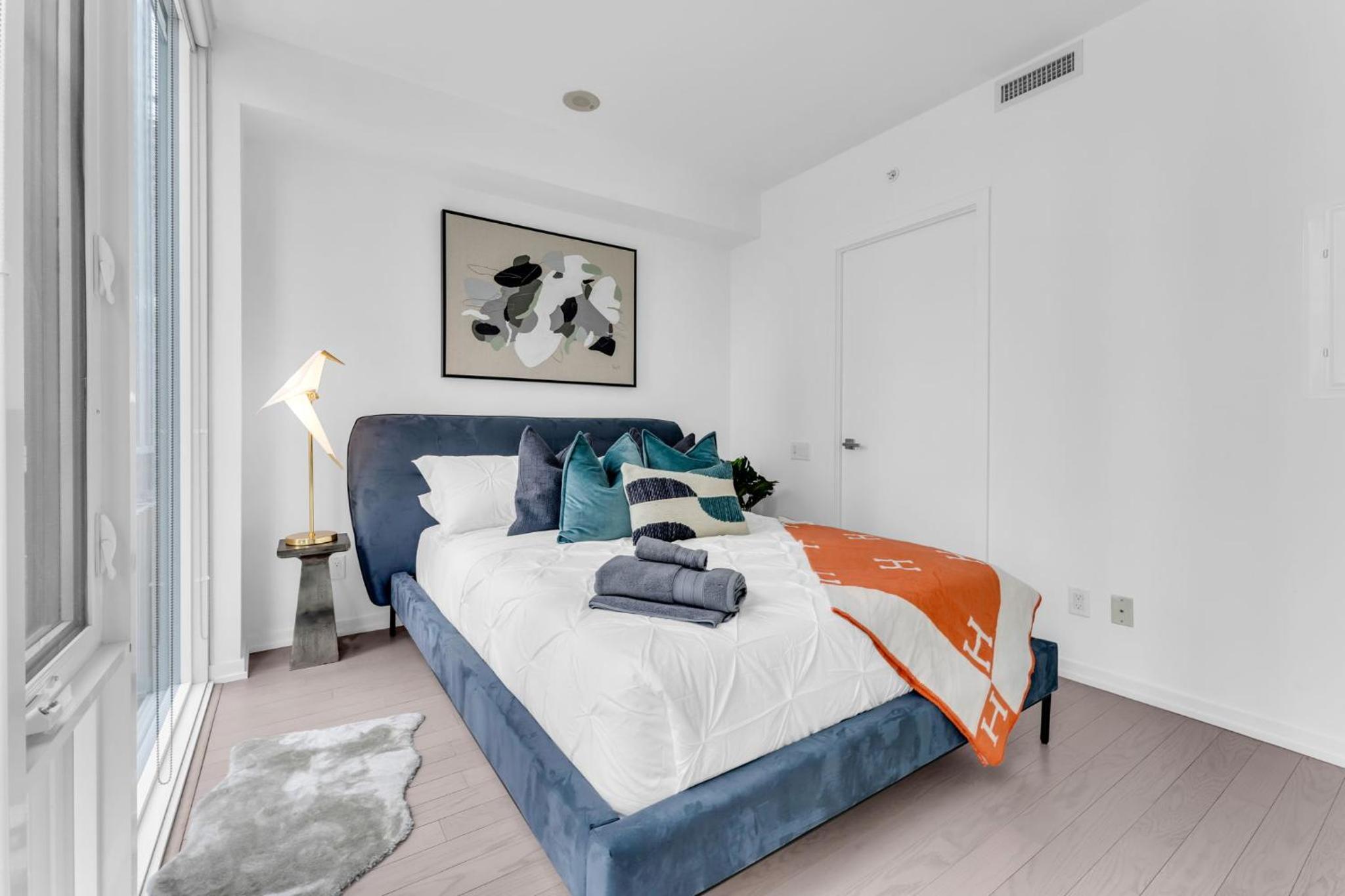 Bespoke 1BR Suite Entertainment District