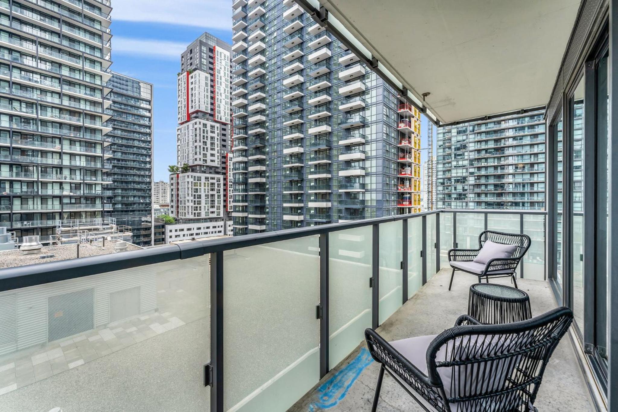 Bespoke 1BR Suite Entertainment District