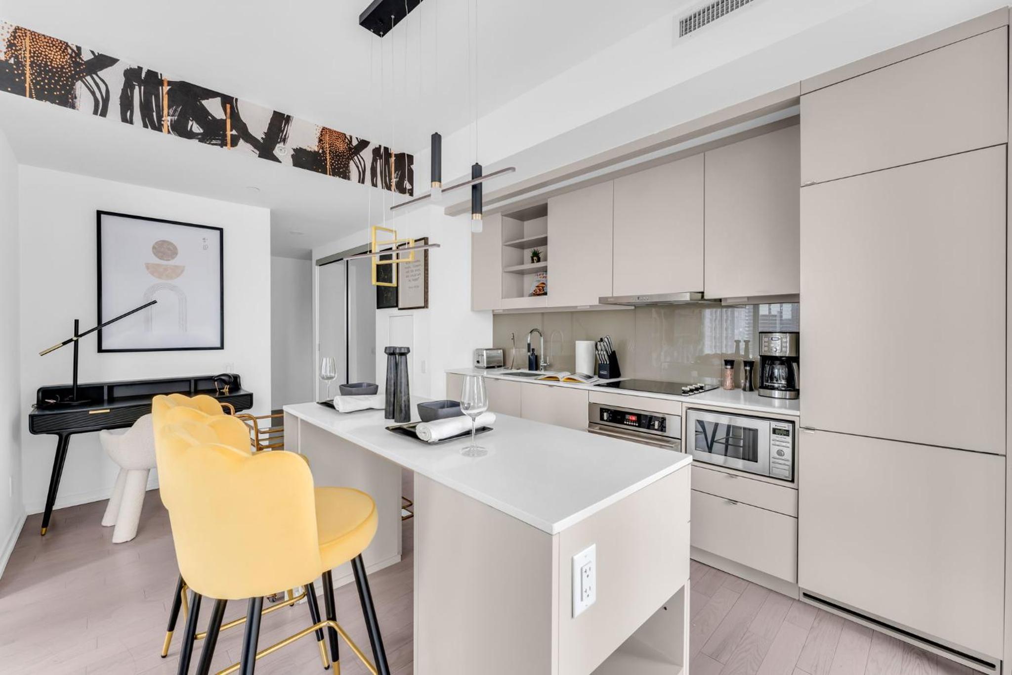 Bespoke 1BR Suite Entertainment District