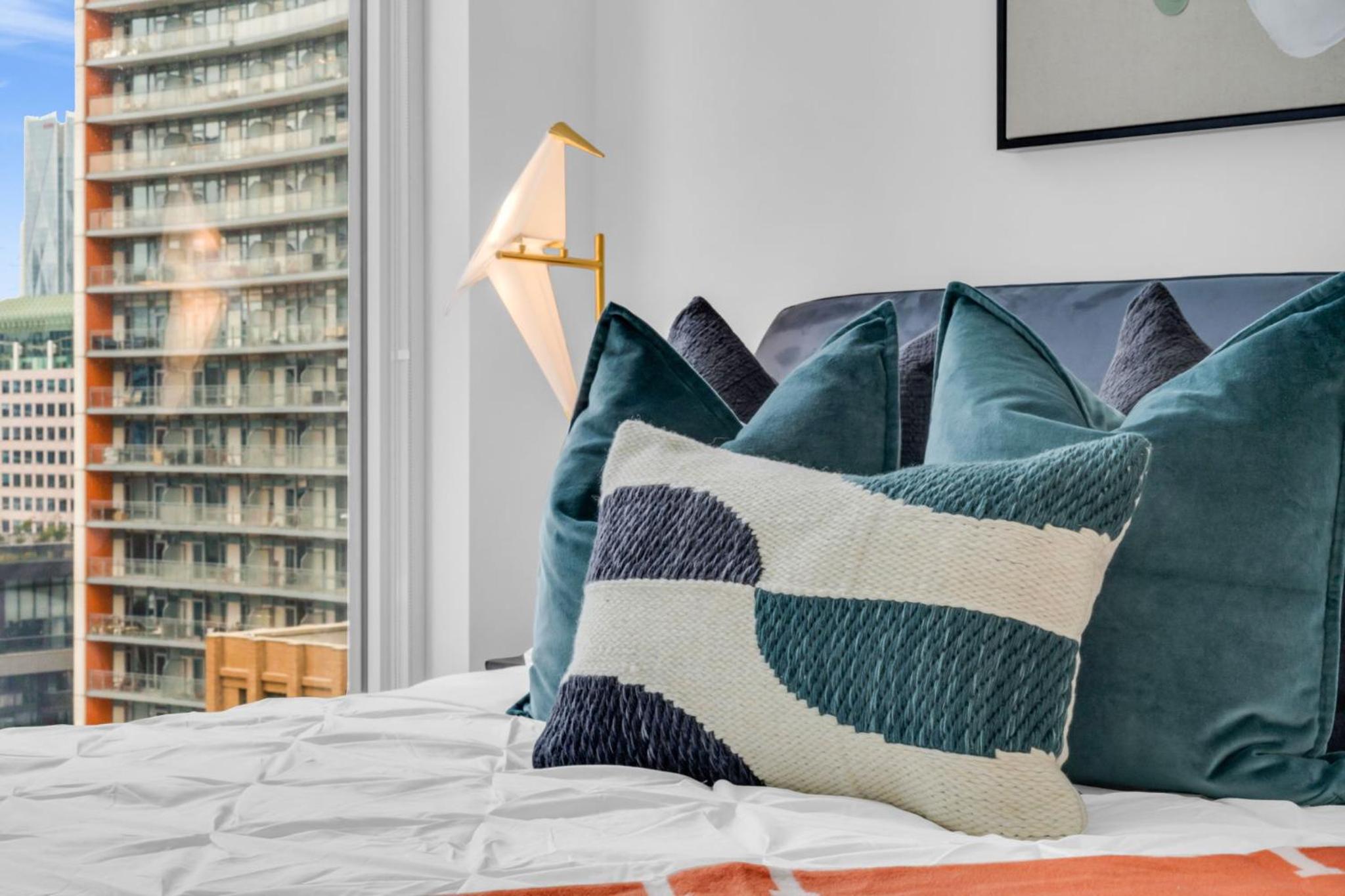 Bespoke 1BR Suite Entertainment District