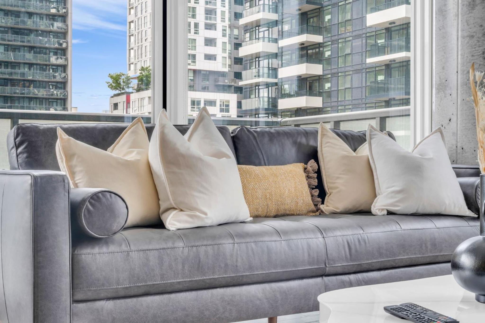 Bespoke 1BR Suite Entertainment District